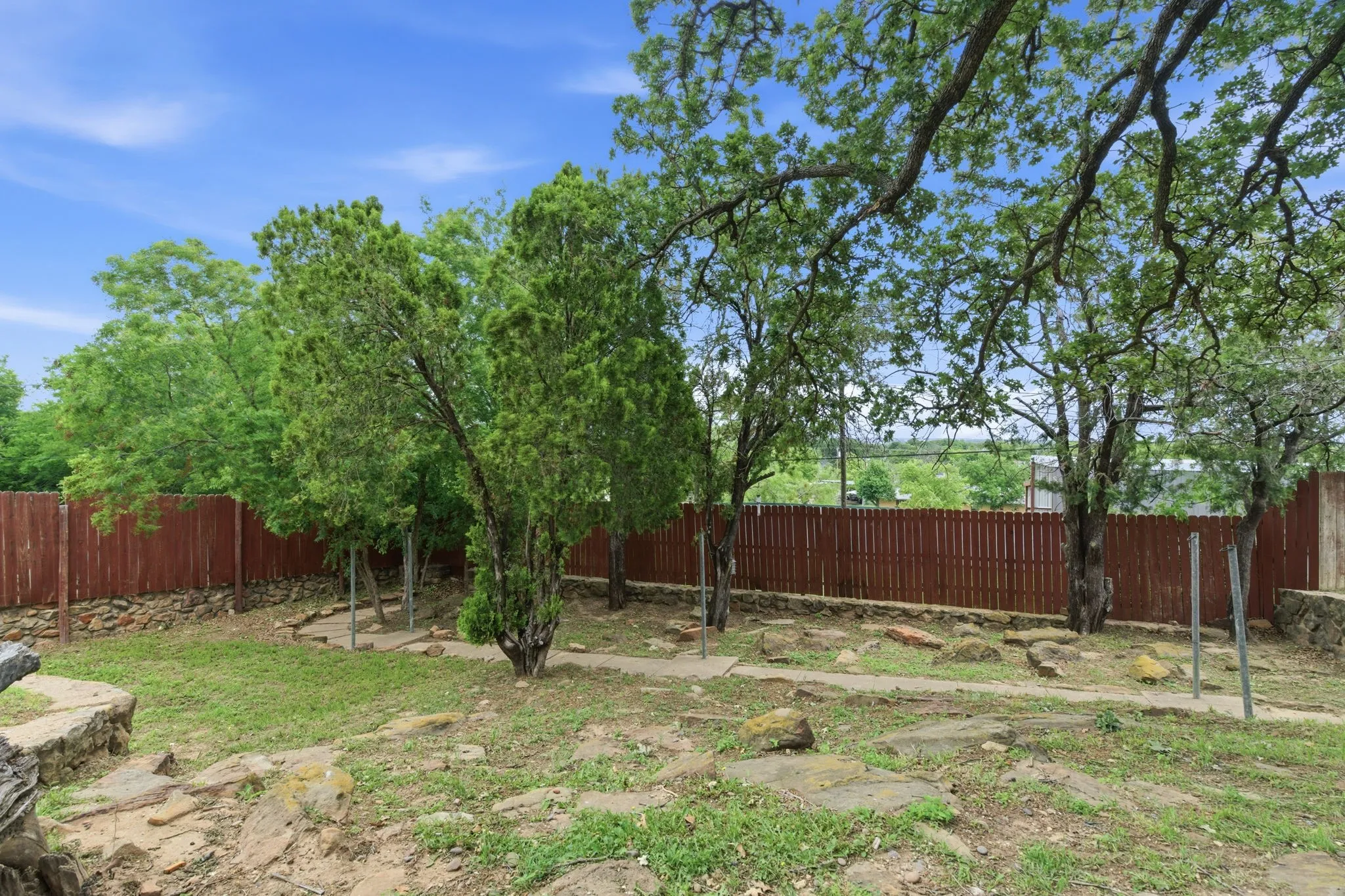 Single Family Residence For Sale in Eastland County , 514 S Dixie Street, Eastland, Texas 76448, 4 Bedrooms, 4 Bathrooms, 2 Garage spaces, 3,409 Sqft, built in 1920, Preowned, Price $399,999, mls#21256217, Real Estate Agent in Eastland, Homes For Sale in Eastland county, Homes For Sale in Eastland, Realtor in Eastland Texas, Real Estate Brokerage Independent Realty Texas, Luminita Cordes Realtor
