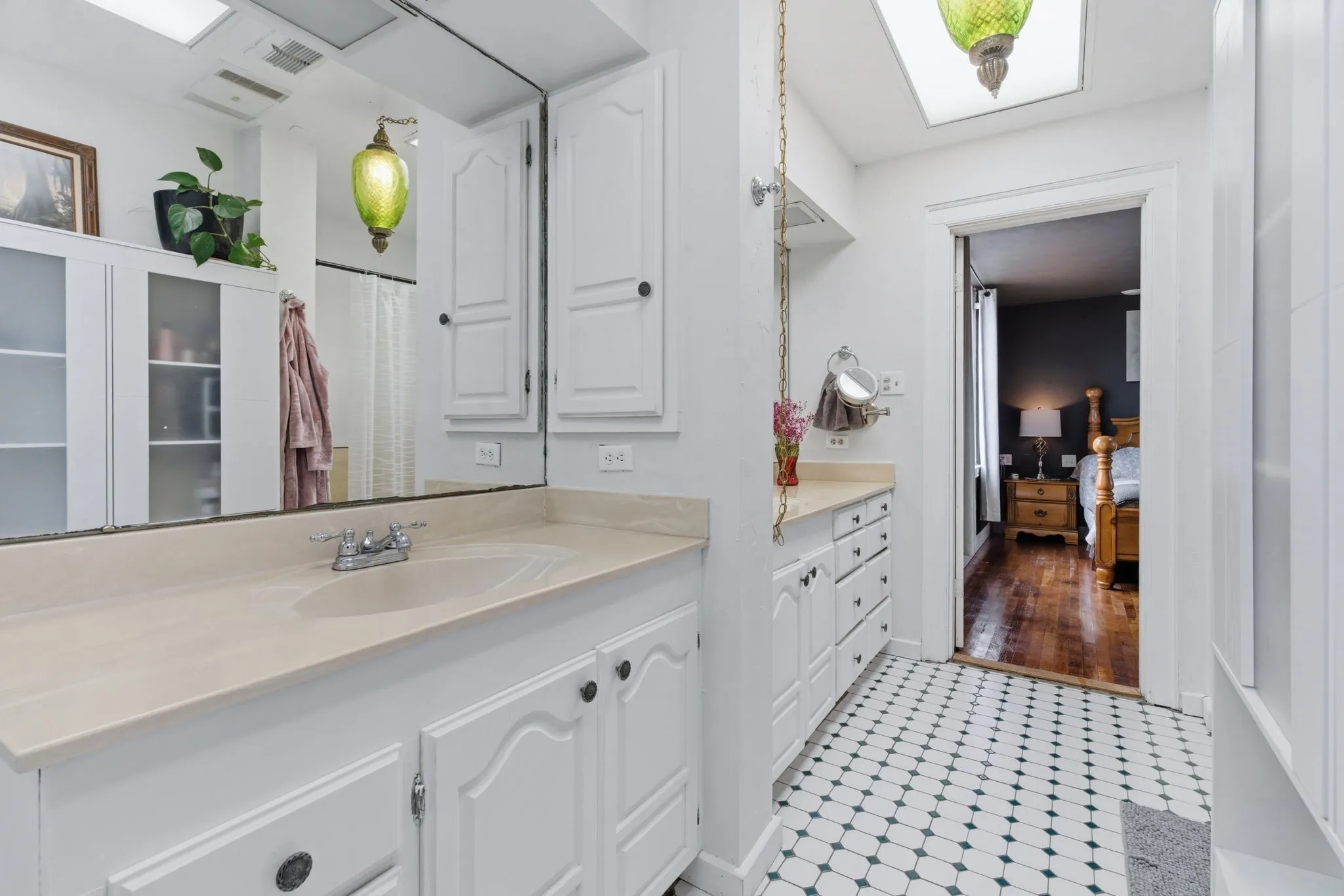 Single Family Residence For Sale in Eastland County , 514 S Dixie Street, Eastland, Texas 76448, 4 Bedrooms, 4 Bathrooms, 2 Garage spaces, 3,409 Sqft, built in 1920, Preowned, Price $399,999, mls#21256217, Real Estate Agent in Eastland, Homes For Sale in Eastland county, Homes For Sale in Eastland, Realtor in Eastland Texas, Real Estate Brokerage Independent Realty Texas, Luminita Cordes Realtor