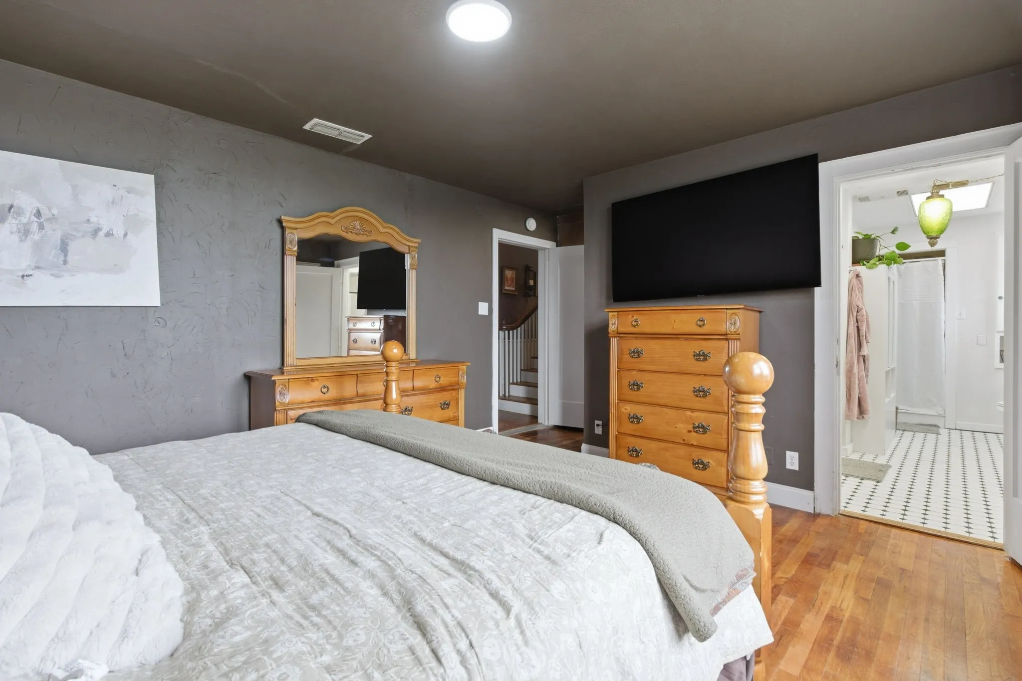Single Family Residence For Sale in Eastland County , 514 S Dixie Street, Eastland, Texas 76448, 4 Bedrooms, 4 Bathrooms, 2 Garage spaces, 3,409 Sqft, built in 1920, Preowned, Price $399,999, mls#21256217, Real Estate Agent in Eastland, Homes For Sale in Eastland county, Homes For Sale in Eastland, Realtor in Eastland Texas, Real Estate Brokerage Independent Realty Texas, Luminita Cordes Realtor
