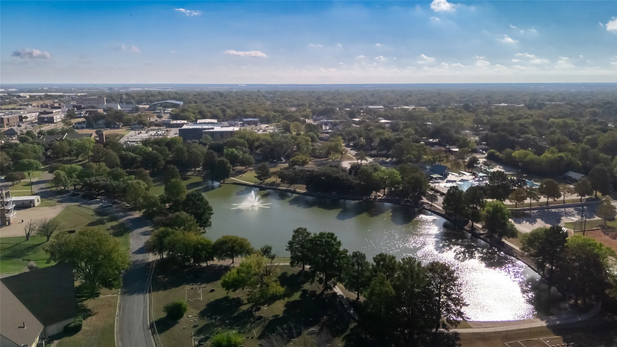 Single Family Residence For Sale in Dallas County , 317 S Walker Street, Mesquite, Texas 75149, 2 Bedroom, 2 Bathroom, Garage spaces, 986 Sqft, built in 1929, Preowned, mls#21250198, Real Estate Agent in Mesquite, Homes For Sale in Dallas county, Homes For Sale in Mesquite, Realtor in Mesquite Texas, Real Estate Brokerage Independent Realty Texas, Luminita Cordes Realtor