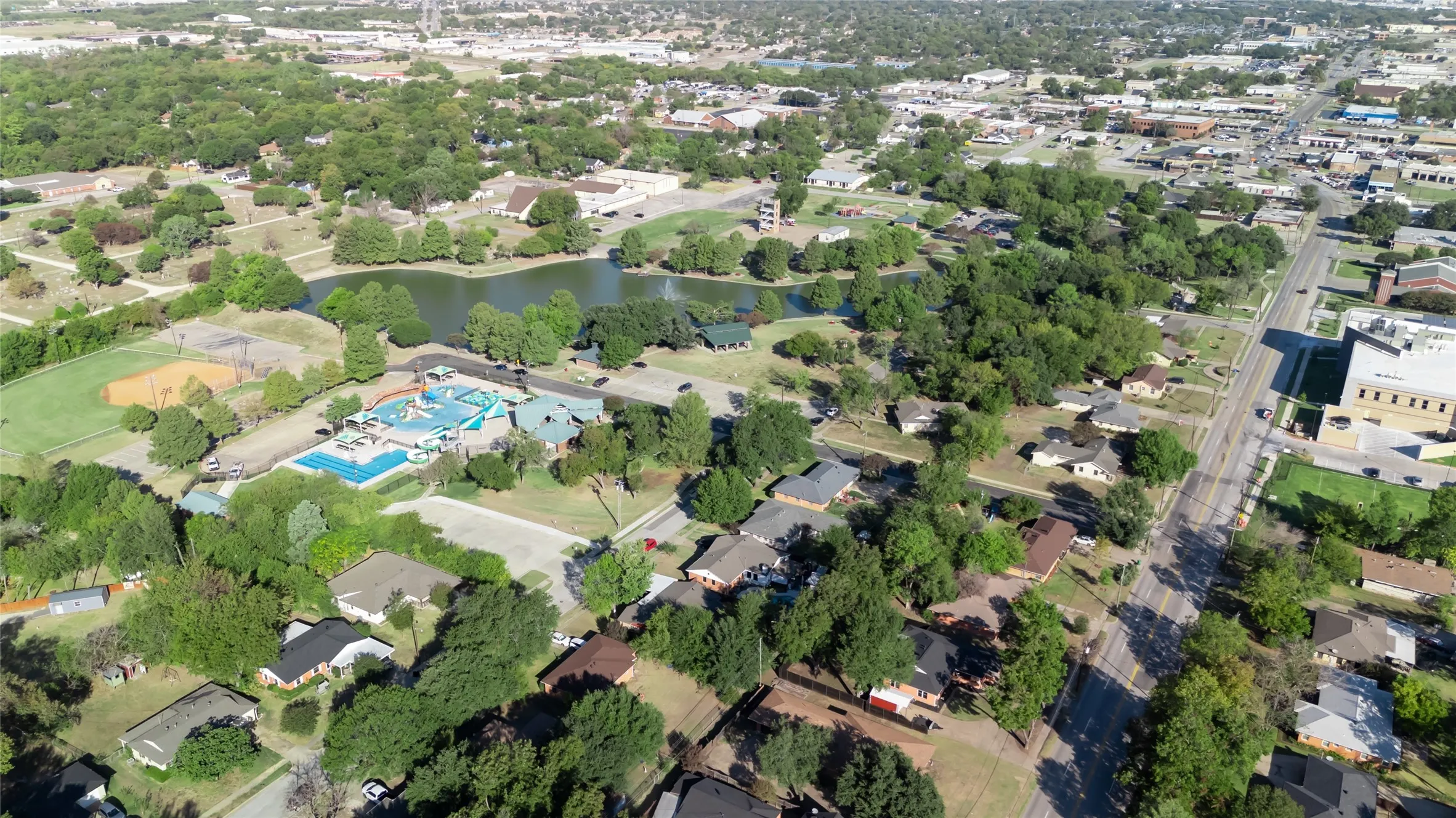 Single Family Residence For Sale in Dallas County , 317 S Walker Street, Mesquite, Texas 75149, 2 Bedroom, 2 Bathroom, Garage spaces, 986 Sqft, built in 1929, Preowned, mls#21250198, Real Estate Agent in Mesquite, Homes For Sale in Dallas county, Homes For Sale in Mesquite, Realtor in Mesquite Texas, Real Estate Brokerage Independent Realty Texas, Luminita Cordes Realtor