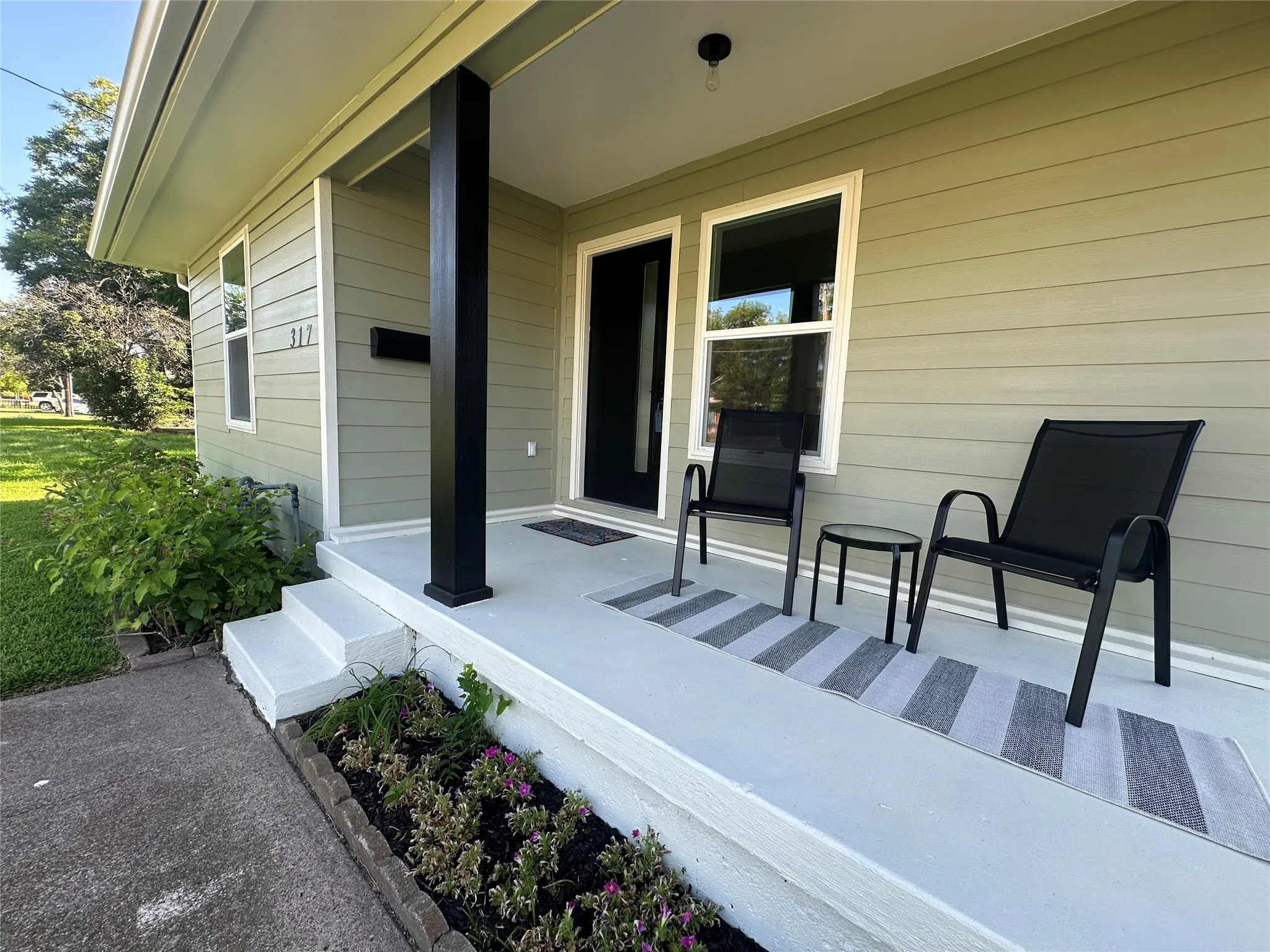 Single Family Residence For Sale in Dallas County , 317 S Walker Street, Mesquite, Texas 75149, 2 Bedroom, 2 Bathroom, Garage spaces, 986 Sqft, built in 1929, Preowned, mls#21250198, Real Estate Agent in Mesquite, Homes For Sale in Dallas county, Homes For Sale in Mesquite, Realtor in Mesquite Texas, Real Estate Brokerage Independent Realty Texas, Luminita Cordes Realtor
