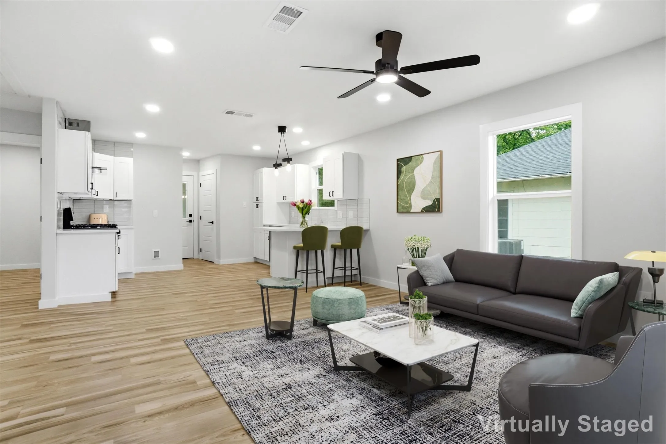 Single Family Residence For Sale in Dallas County , 317 S Walker Street, Mesquite, Texas 75149, 2 Bedroom, 2 Bathroom, Garage spaces, 986 Sqft, built in 1929, Preowned, mls#21250198, Real Estate Agent in Mesquite, Homes For Sale in Dallas county, Homes For Sale in Mesquite, Realtor in Mesquite Texas, Real Estate Brokerage Independent Realty Texas, Luminita Cordes Realtor