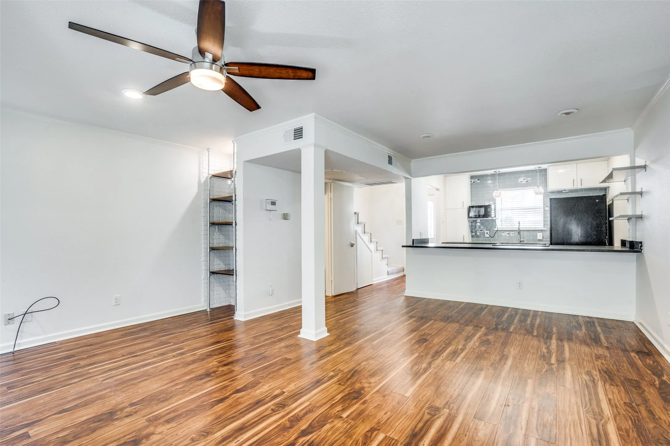 Condominium For Rent in Dallas County , 4208 Bowser Avenue I, Dallas, Texas 75219, 2 Bedroom, 2 Bathroom, 1 Garage spaces, 952 Sqft, built in 1978, Preowned, mls#21211757, Real Estate Agent in Dallas, Homes For Rent in Dallas county, Homes For Rent in Dallas, Realtor in Dallas Texas, Real Estate Brokerage Independent Realty Texas, Luminita Cordes Realtor