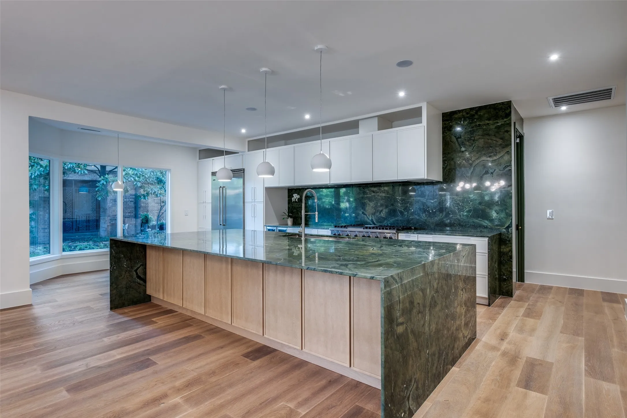 Single Family Residence For Rent in Dallas County , 12002 Timberlake Court, Dallas, Texas 75230, 4 Bedroom, 5 Bathroom, 2 Garage spaces, 4,062 Sqft, built in 1977, Preowned, mls#21252921, Real Estate Agent in Dallas, Homes For Rent in Dallas county, Homes For Rent in Dallas, Realtor in Dallas Texas, Real Estate Brokerage Independent Realty Texas, Luminita Cordes Realtor