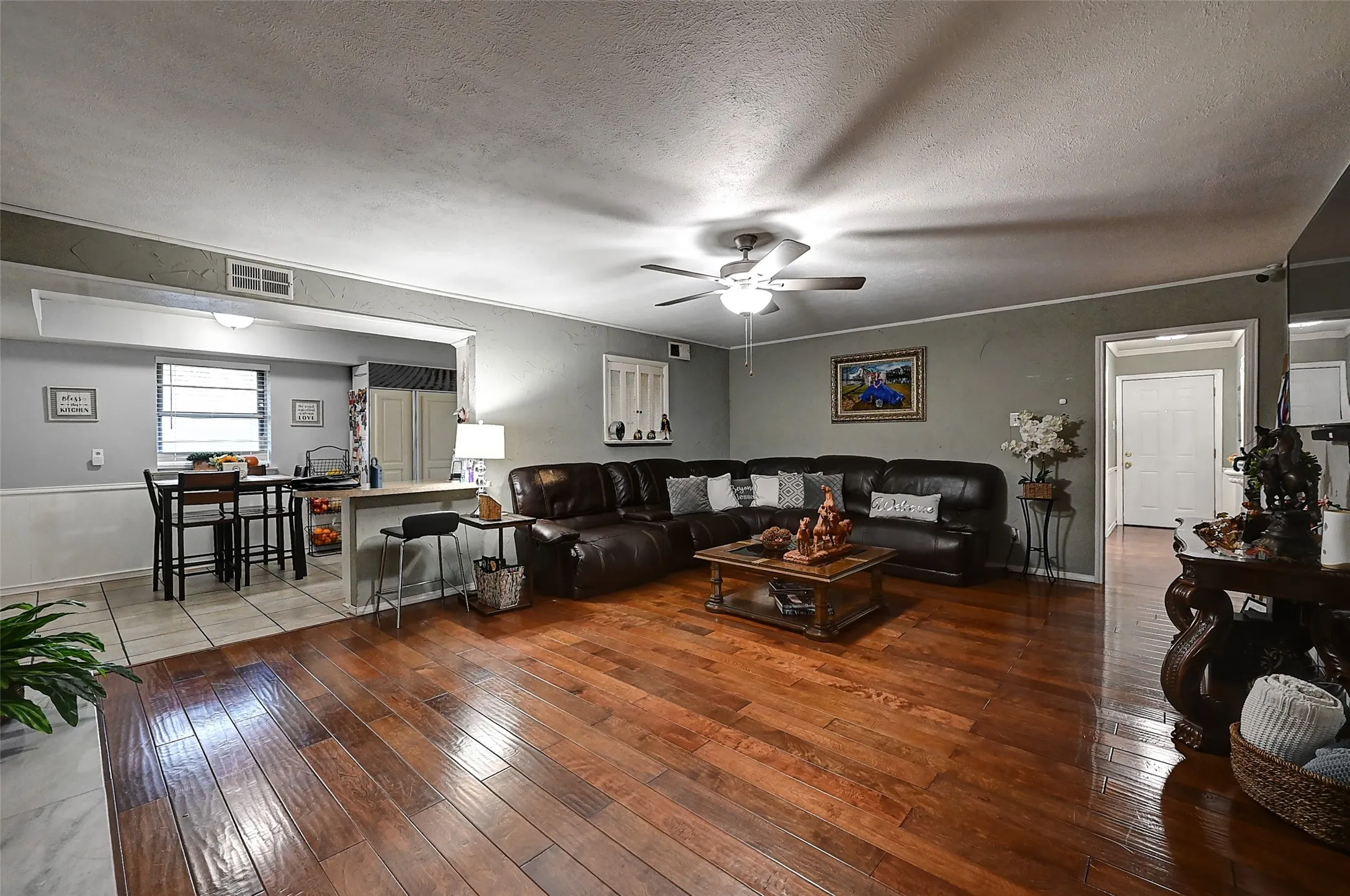 Single Family Residence For Sale in Dallas County , 3262 Camelot Drive, Dallas, Texas 75229, 4 Bedroom, 3 Bathroom, 2 Garage spaces, 2,292 Sqft, built in 1960, Preowned, mls#21241072, Real Estate Agent in Dallas, Homes For Sale in Dallas county, Homes For Sale in Dallas, Realtor in Dallas Texas, Real Estate Brokerage Independent Realty Texas, Luminita Cordes Realtor