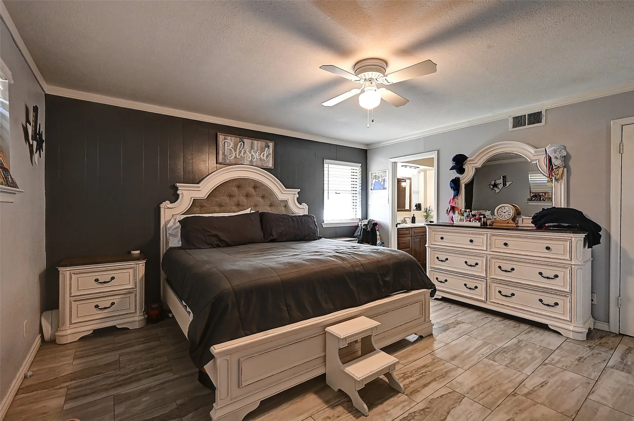 Single Family Residence For Sale in Dallas County , 3262 Camelot Drive, Dallas, Texas 75229, 4 Bedroom, 3 Bathroom, 2 Garage spaces, 2,292 Sqft, built in 1960, Preowned, mls#21241072, Real Estate Agent in Dallas, Homes For Sale in Dallas county, Homes For Sale in Dallas, Realtor in Dallas Texas, Real Estate Brokerage Independent Realty Texas, Luminita Cordes Realtor