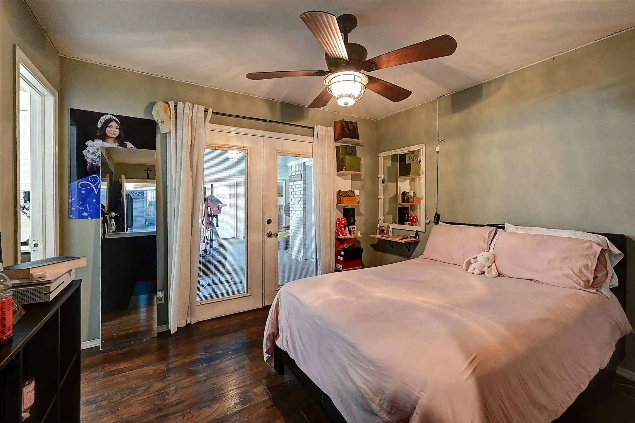 Single Family Residence For Sale in Dallas County , 3262 Camelot Drive, Dallas, Texas 75229, 4 Bedroom, 3 Bathroom, 2 Garage spaces, 2,292 Sqft, built in 1960, Preowned, mls#21241072, Real Estate Agent in Dallas, Homes For Sale in Dallas county, Homes For Sale in Dallas, Realtor in Dallas Texas, Real Estate Brokerage Independent Realty Texas, Luminita Cordes Realtor