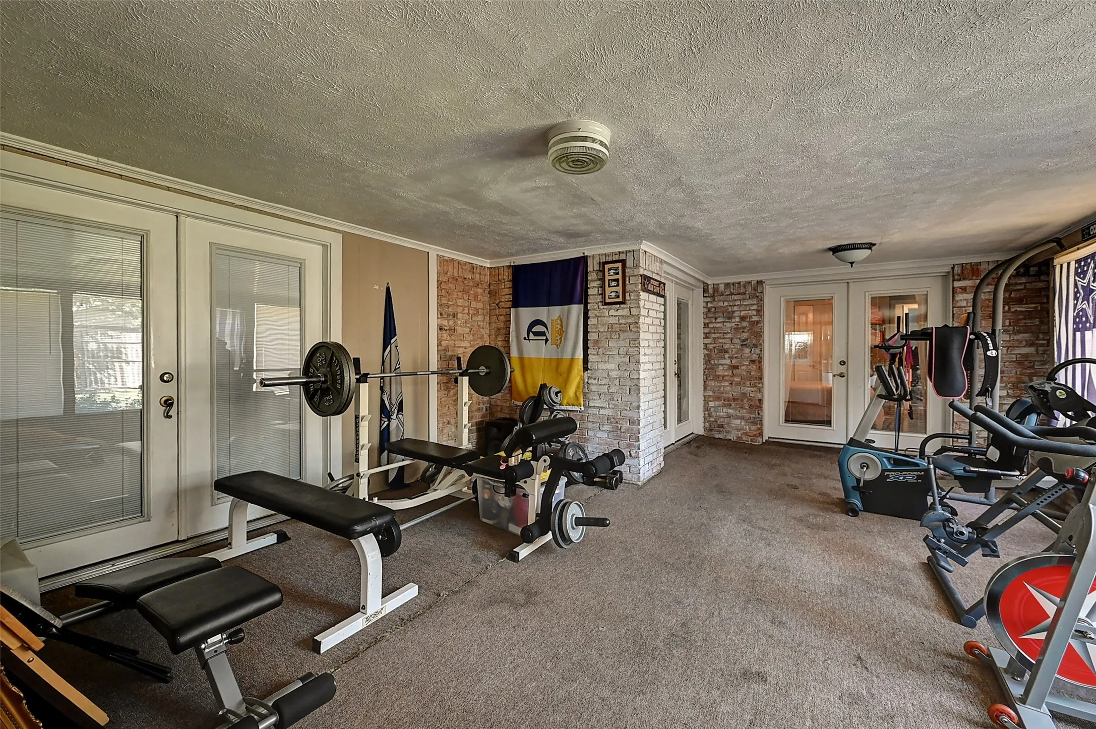 Single Family Residence For Sale in Dallas County , 3262 Camelot Drive, Dallas, Texas 75229, 4 Bedroom, 3 Bathroom, 2 Garage spaces, 2,292 Sqft, built in 1960, Preowned, mls#21241072, Real Estate Agent in Dallas, Homes For Sale in Dallas county, Homes For Sale in Dallas, Realtor in Dallas Texas, Real Estate Brokerage Independent Realty Texas, Luminita Cordes Realtor
