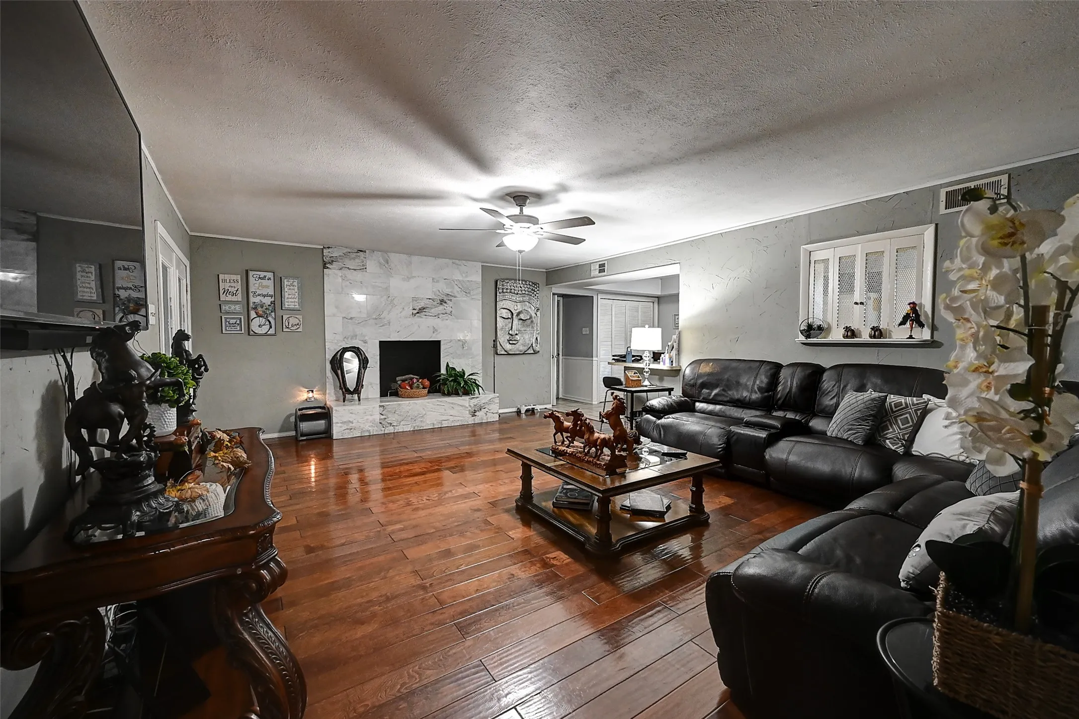 Single Family Residence For Sale in Dallas County , 3262 Camelot Drive, Dallas, Texas 75229, 4 Bedroom, 3 Bathroom, 2 Garage spaces, 2,292 Sqft, built in 1960, Preowned, mls#21241072, Real Estate Agent in Dallas, Homes For Sale in Dallas county, Homes For Sale in Dallas, Realtor in Dallas Texas, Real Estate Brokerage Independent Realty Texas, Luminita Cordes Realtor