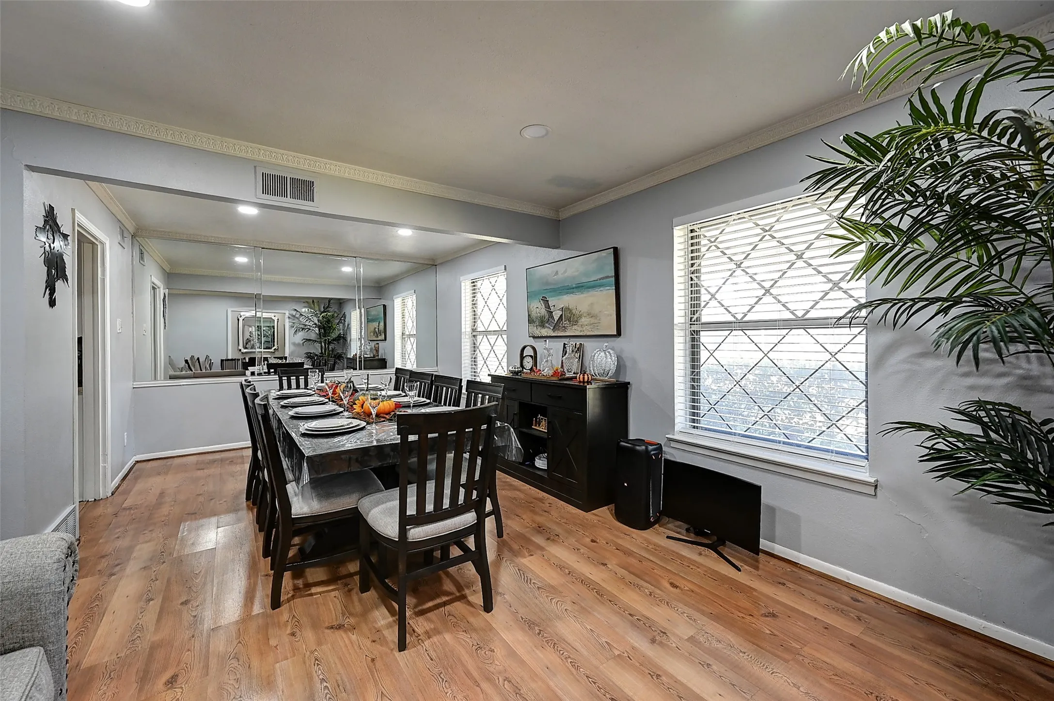 Single Family Residence For Sale in Dallas County , 3262 Camelot Drive, Dallas, Texas 75229, 4 Bedroom, 3 Bathroom, 2 Garage spaces, 2,292 Sqft, built in 1960, Preowned, mls#21241072, Real Estate Agent in Dallas, Homes For Sale in Dallas county, Homes For Sale in Dallas, Realtor in Dallas Texas, Real Estate Brokerage Independent Realty Texas, Luminita Cordes Realtor