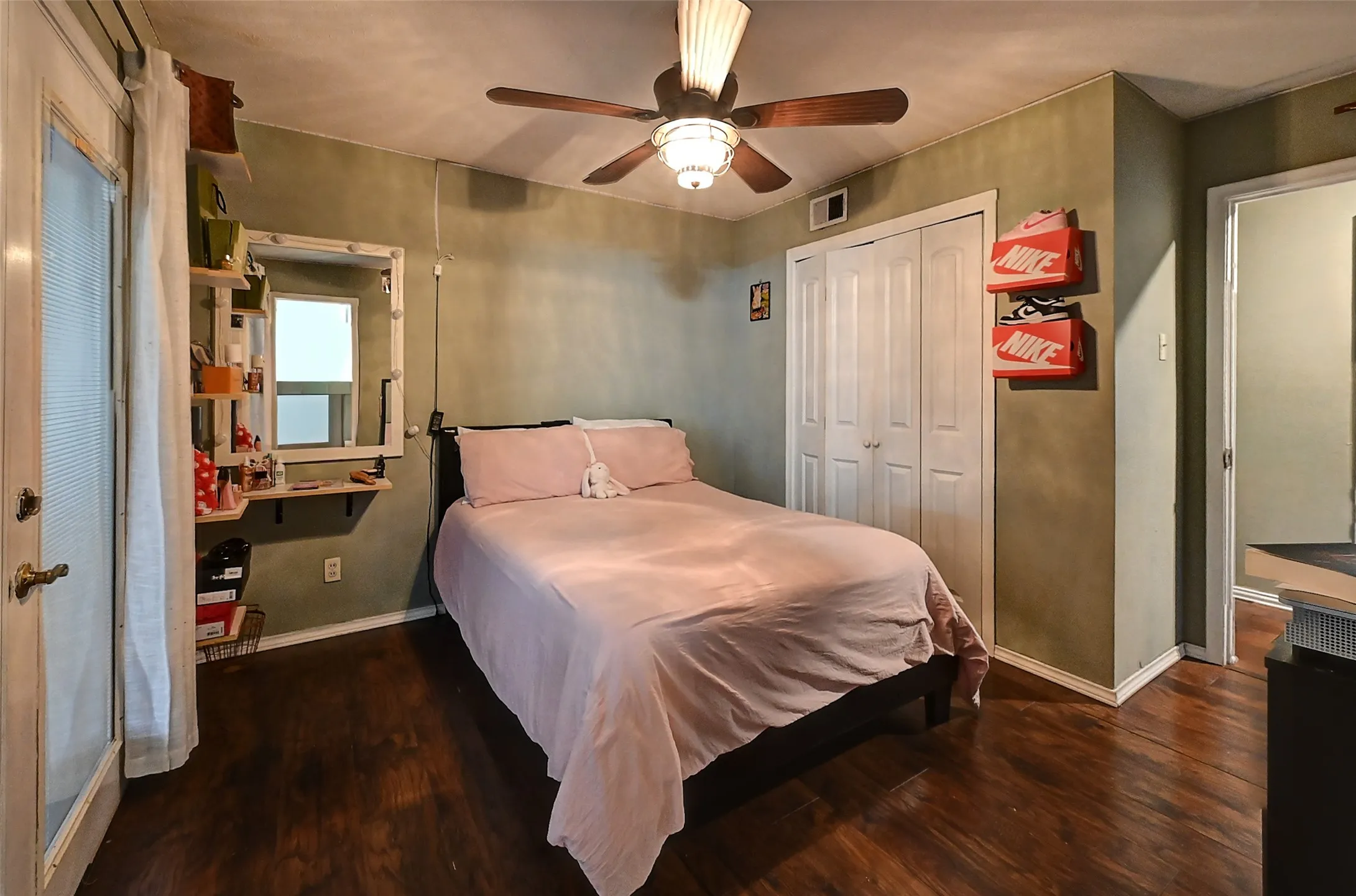 Single Family Residence For Sale in Dallas County , 3262 Camelot Drive, Dallas, Texas 75229, 4 Bedroom, 3 Bathroom, 2 Garage spaces, 2,292 Sqft, built in 1960, Preowned, mls#21241072, Real Estate Agent in Dallas, Homes For Sale in Dallas county, Homes For Sale in Dallas, Realtor in Dallas Texas, Real Estate Brokerage Independent Realty Texas, Luminita Cordes Realtor