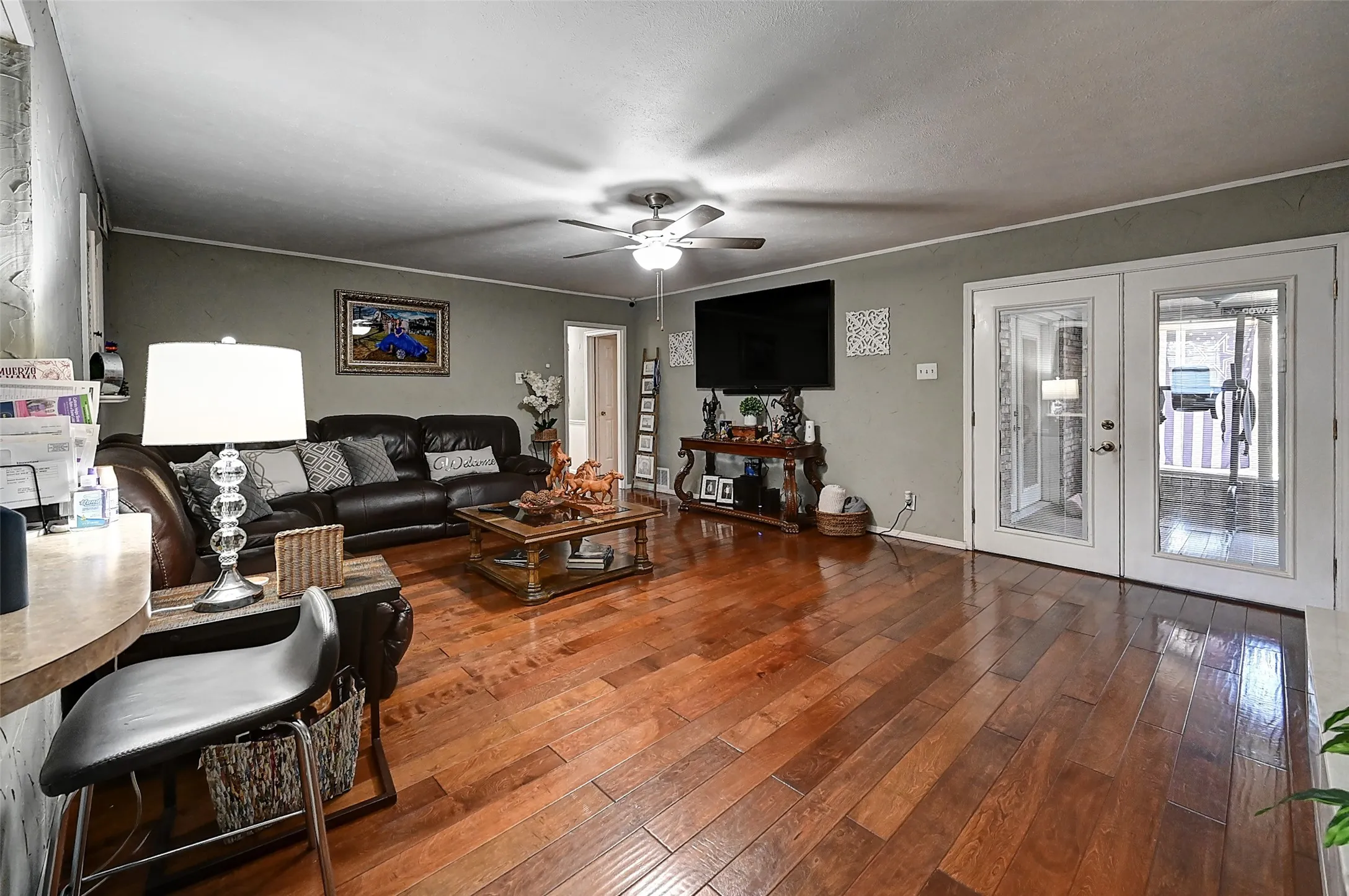 Single Family Residence For Sale in Dallas County , 3262 Camelot Drive, Dallas, Texas 75229, 4 Bedroom, 3 Bathroom, 2 Garage spaces, 2,292 Sqft, built in 1960, Preowned, mls#21241072, Real Estate Agent in Dallas, Homes For Sale in Dallas county, Homes For Sale in Dallas, Realtor in Dallas Texas, Real Estate Brokerage Independent Realty Texas, Luminita Cordes Realtor