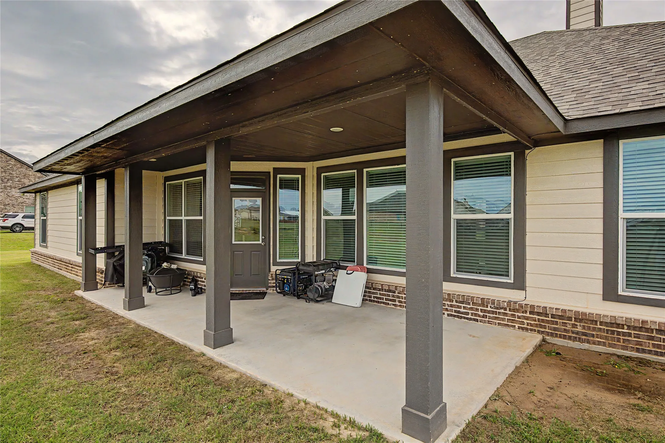 Covered patio with a concrete slab, supported by four square columns