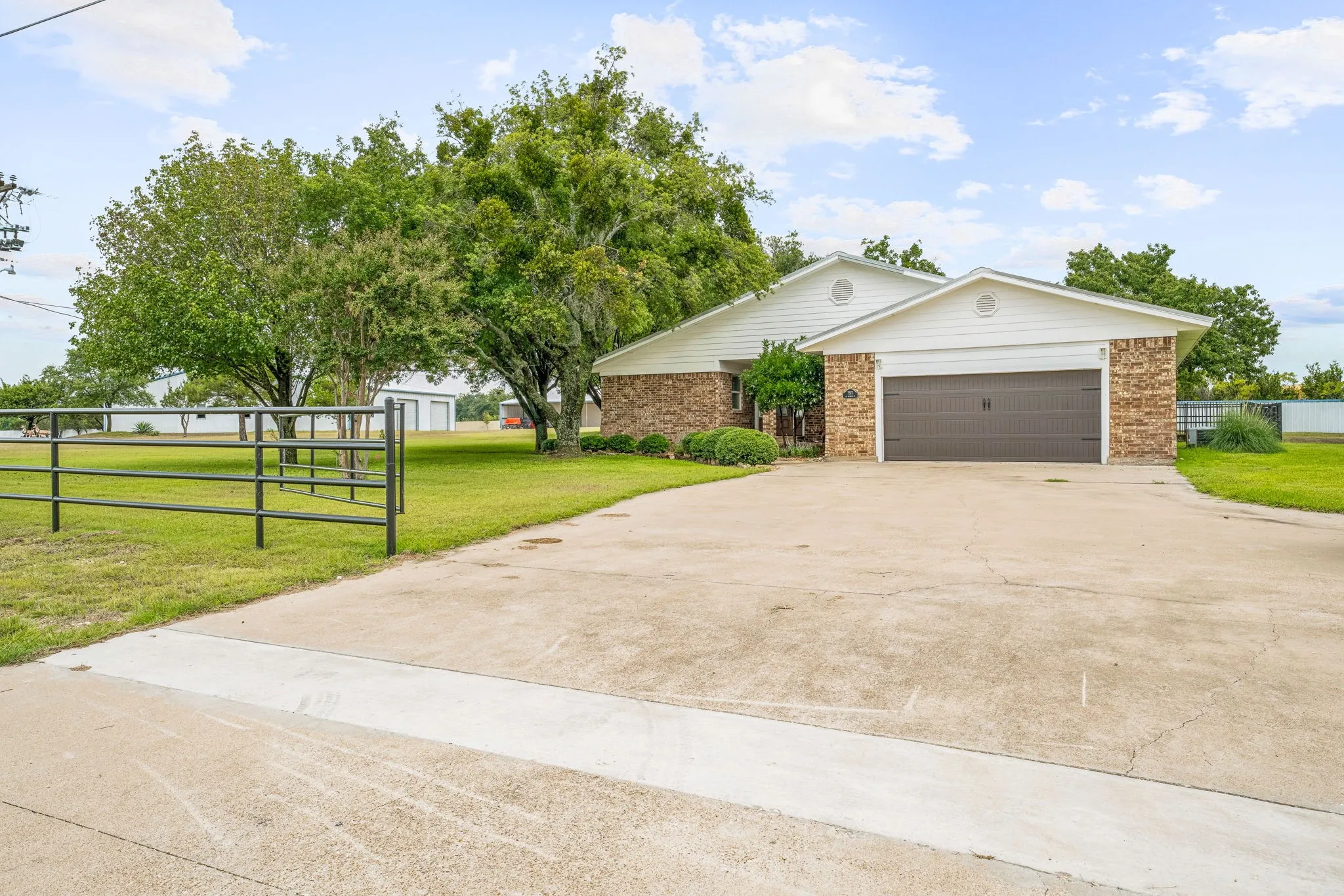 Industrial For Sale in Erath County , 7517A US Highway 67, Stephenville, Texas 76401, 0, 0, Garage spaces, 0 Sqft, built in 1985, Preowned, Price $950,000, mls#21256983, Real Estate Agent in Stephenville, Homes For Sale in Erath county, Homes For Sale in Stephenville, Realtor in Stephenville Texas, Real Estate Brokerage Independent Realty Texas, Luminita Cordes Realtor