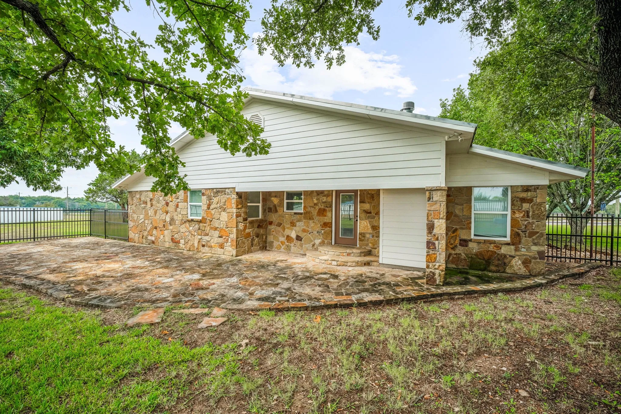 Industrial For Sale in Erath County , 7517A US Highway 67, Stephenville, Texas 76401, 0, 0, Garage spaces, 0 Sqft, built in 1985, Preowned, Price $950,000, mls#21256983, Real Estate Agent in Stephenville, Homes For Sale in Erath county, Homes For Sale in Stephenville, Realtor in Stephenville Texas, Real Estate Brokerage Independent Realty Texas, Luminita Cordes Realtor