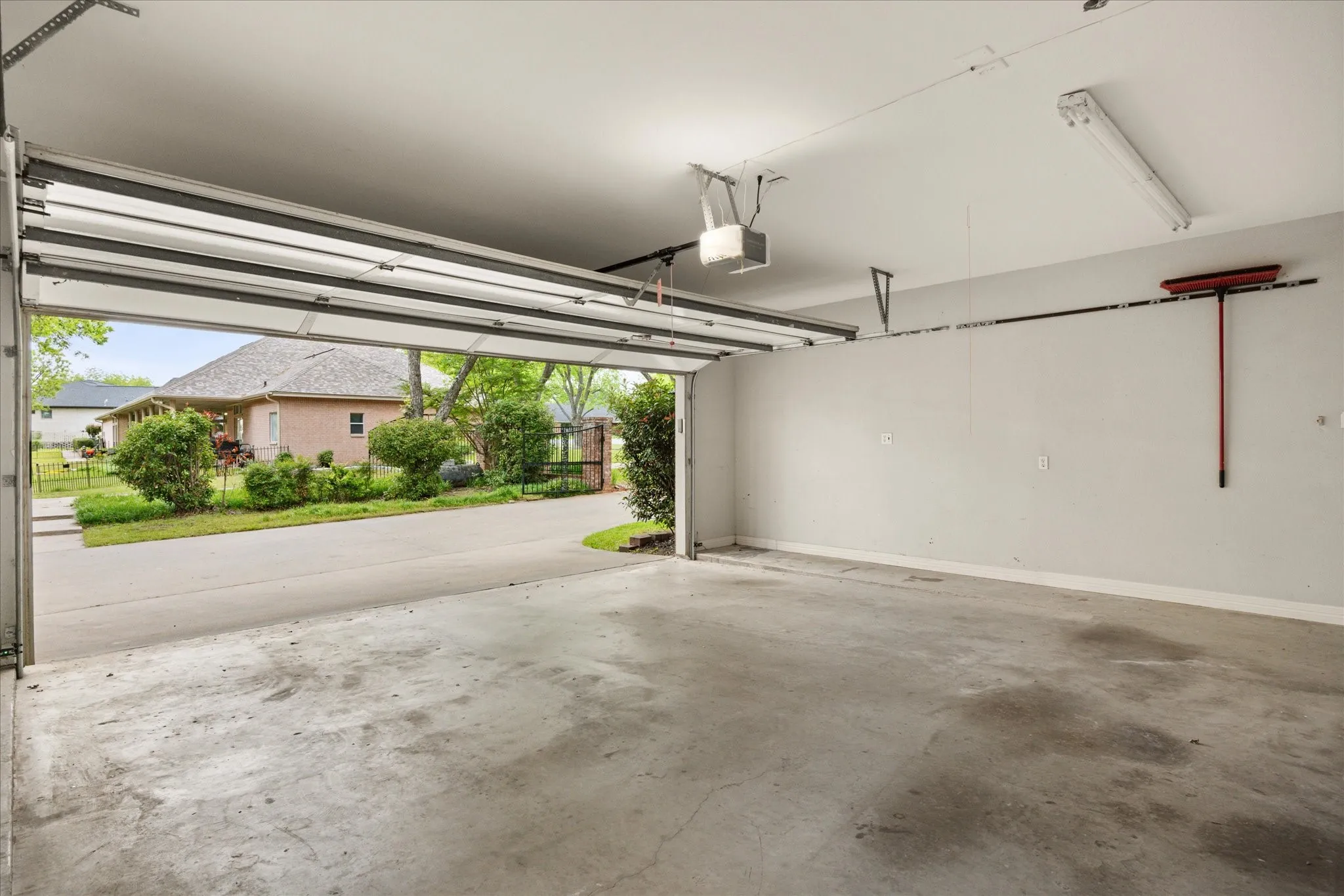 Single Family Residence For Sale in Hood County , 9616 Air Park Drive, Granbury, Texas 76049, 4 Bedroom, 3 Bathroom, 2 Garage spaces, 3,087 Sqft, built in 1994, Preowned, mls#21248474, Real Estate Agent in Granbury, Homes For Sale in Hood county, Homes For Sale in Granbury, Realtor in Granbury Texas, Real Estate Brokerage Independent Realty Texas, Luminita Cordes Realtor