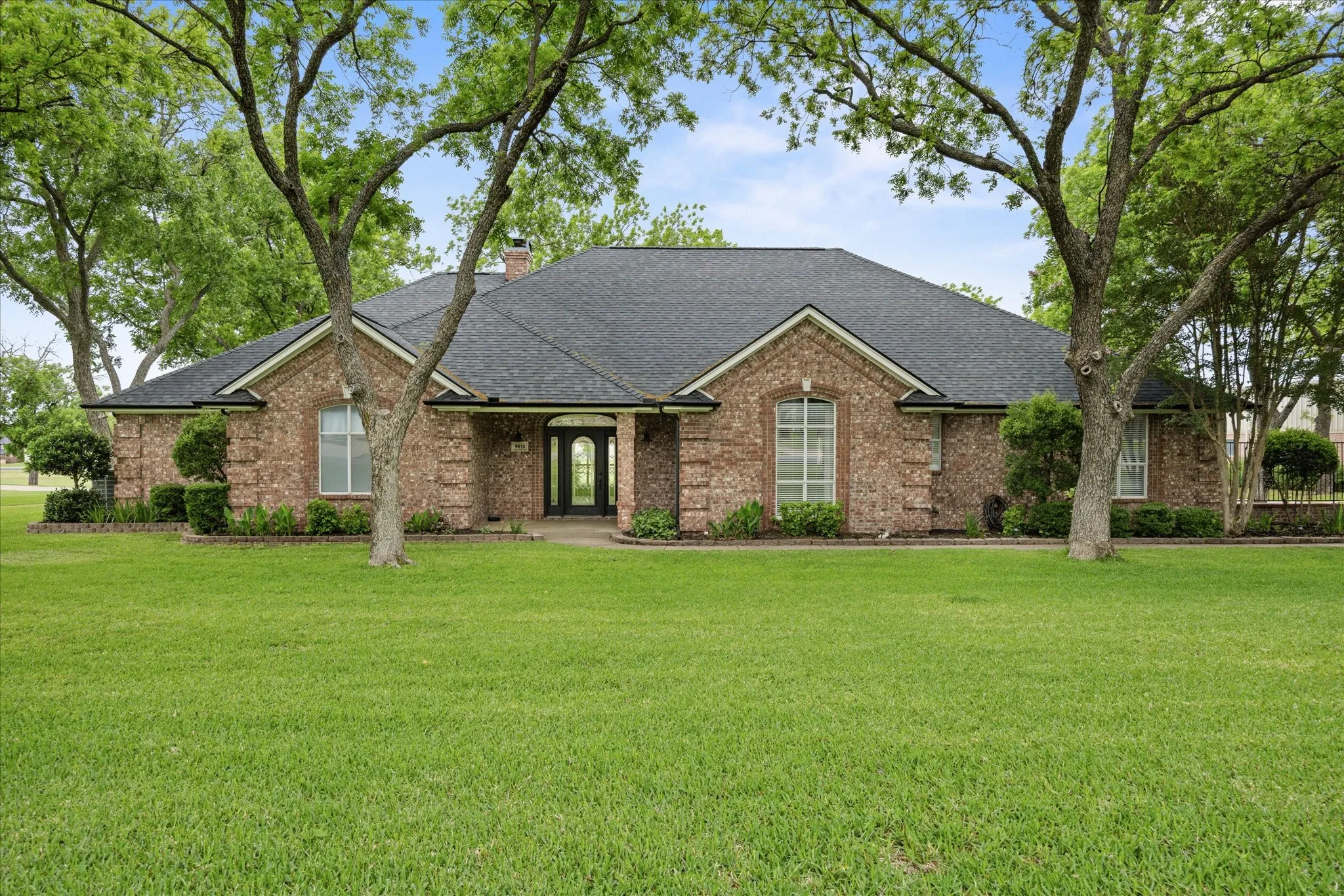 Single Family Residence For Sale in Hood County , 9616 Air Park Drive, Granbury, Texas 76049, 4 Bedroom, 3 Bathroom, 2 Garage spaces, 3,087 Sqft, built in 1994, Preowned, mls#21248474, Real Estate Agent in Granbury, Homes For Sale in Hood county, Homes For Sale in Granbury, Realtor in Granbury Texas, Real Estate Brokerage Independent Realty Texas, Luminita Cordes Realtor
