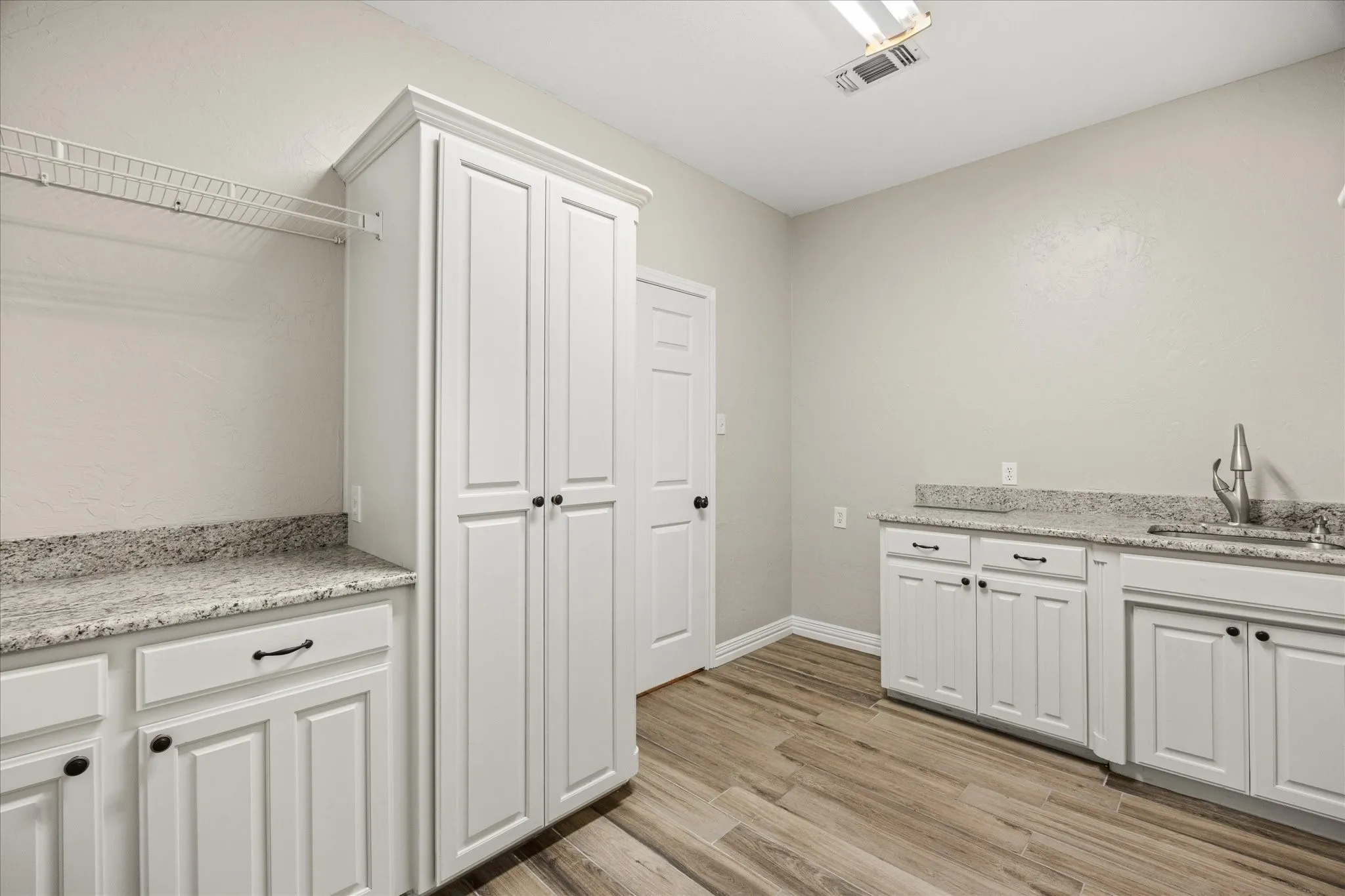 Single Family Residence For Sale in Hood County , 9616 Air Park Drive, Granbury, Texas 76049, 4 Bedroom, 3 Bathroom, 2 Garage spaces, 3,087 Sqft, built in 1994, Preowned, mls#21248474, Real Estate Agent in Granbury, Homes For Sale in Hood county, Homes For Sale in Granbury, Realtor in Granbury Texas, Real Estate Brokerage Independent Realty Texas, Luminita Cordes Realtor