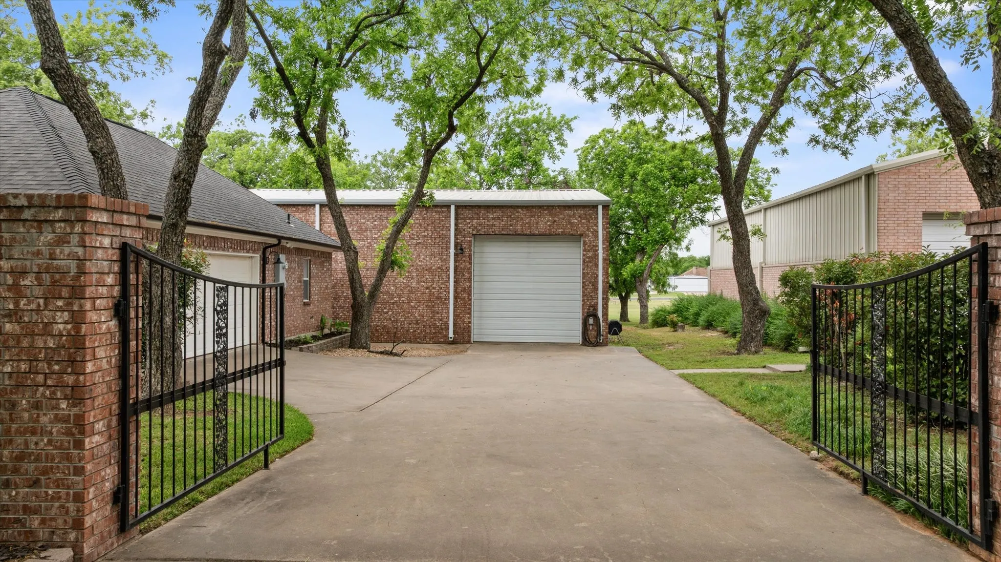 Driveway to garage and hangar