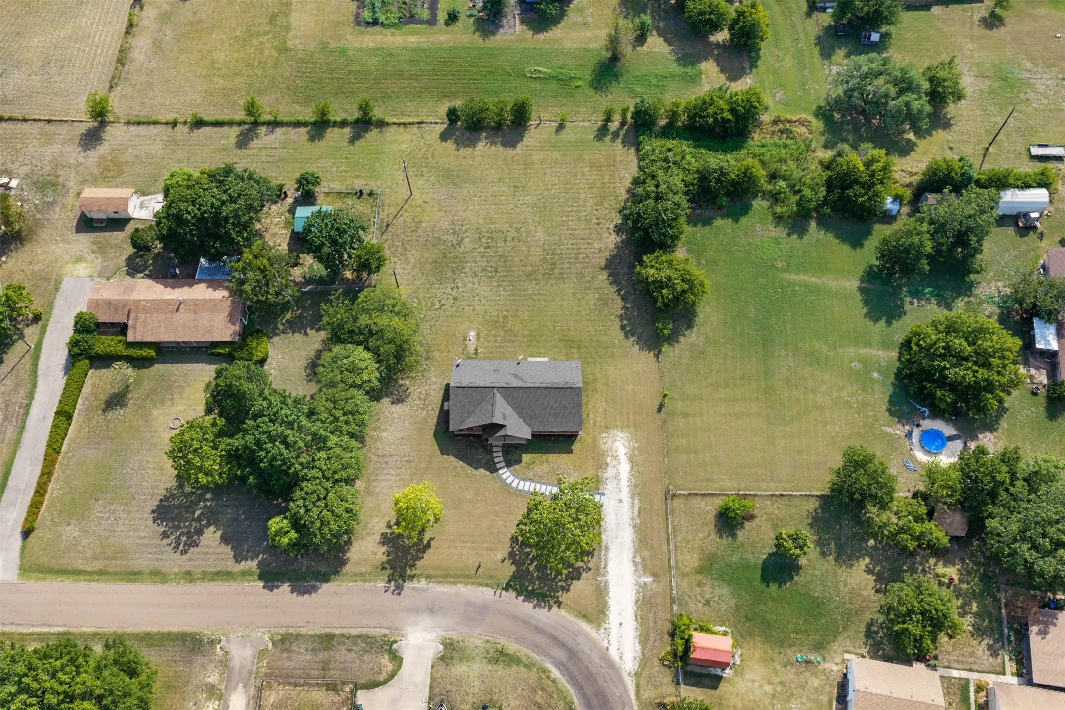Single Family Residence For Sale in Mc Lennan County , 180 Woodard Lane, Bruceville, Texas 76630, 3 Bedroom, 2 Bathroom, Garage spaces, 1,927 Sqft, built in 1999, mls#21255536, Real Estate Agent in Bruceville, Homes For Sale in Mc Lennan county, Homes For Sale in Bruceville, Realtor in Bruceville Texas, Real Estate Brokerage Independent Realty Texas, Luminita Cordes Realtor