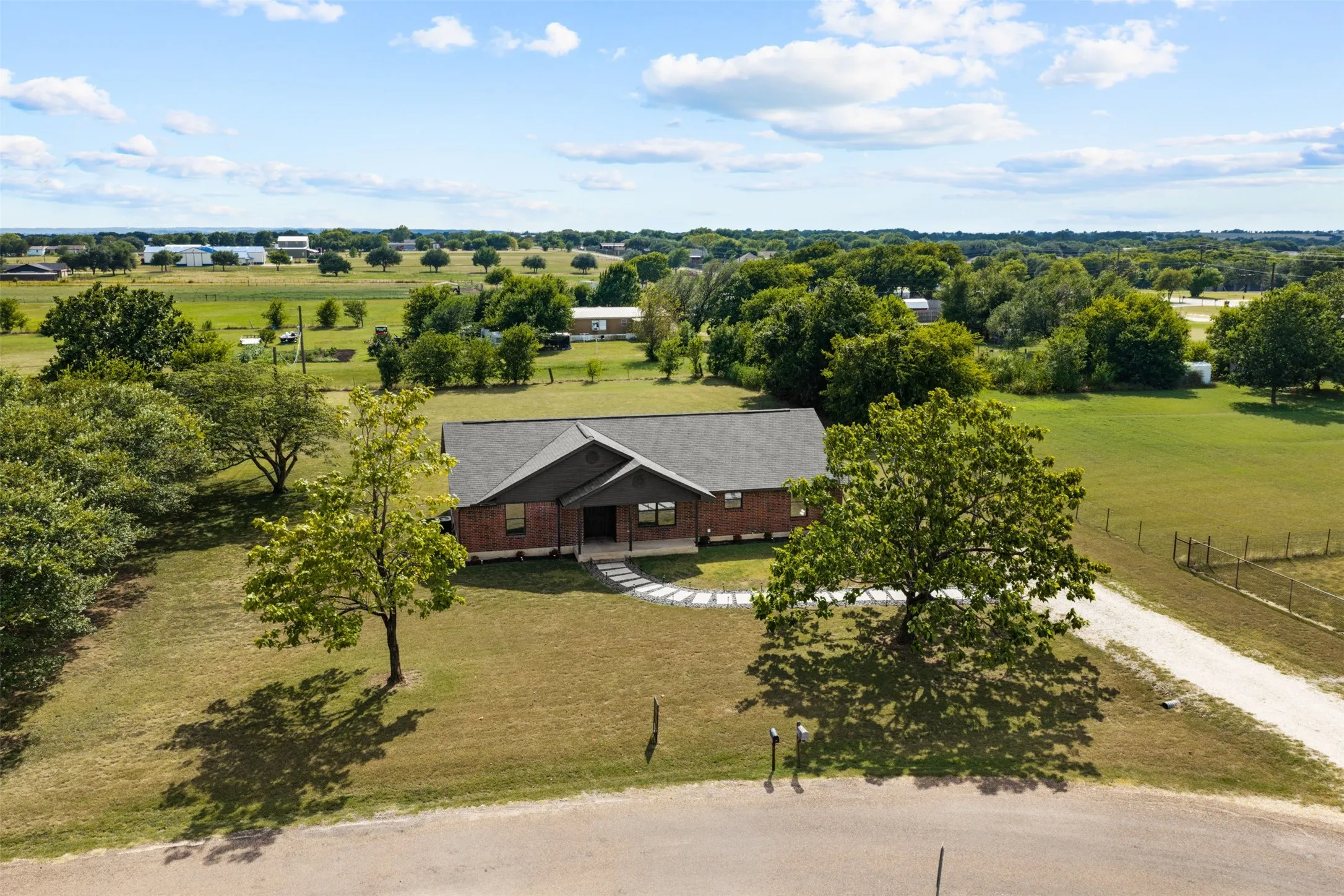 Single Family Residence For Sale in Mc Lennan County , 180 Woodard Lane, Bruceville, Texas 76630, 3 Bedroom, 2 Bathroom, Garage spaces, 1,927 Sqft, built in 1999, mls#21255536, Real Estate Agent in Bruceville, Homes For Sale in Mc Lennan county, Homes For Sale in Bruceville, Realtor in Bruceville Texas, Real Estate Brokerage Independent Realty Texas, Luminita Cordes Realtor