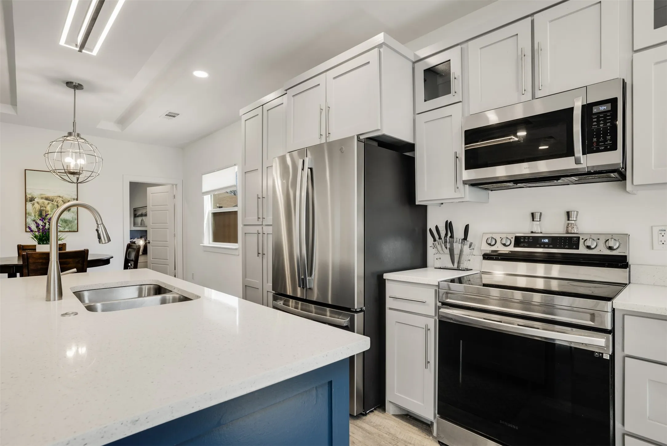 Single Family Residence For Sale in Dallas County , 3725 Toronto Street, Dallas, Texas 75212, 4 Bedroom, 3 Bathroom, 1 Garage spaces, 2,520 Sqft, built in 2021, mls#21256806, Real Estate Agent in Dallas, Homes For Sale in Dallas county, Homes For Sale in Dallas, Realtor in Dallas Texas, Real Estate Brokerage Independent Realty Texas, Luminita Cordes Realtor