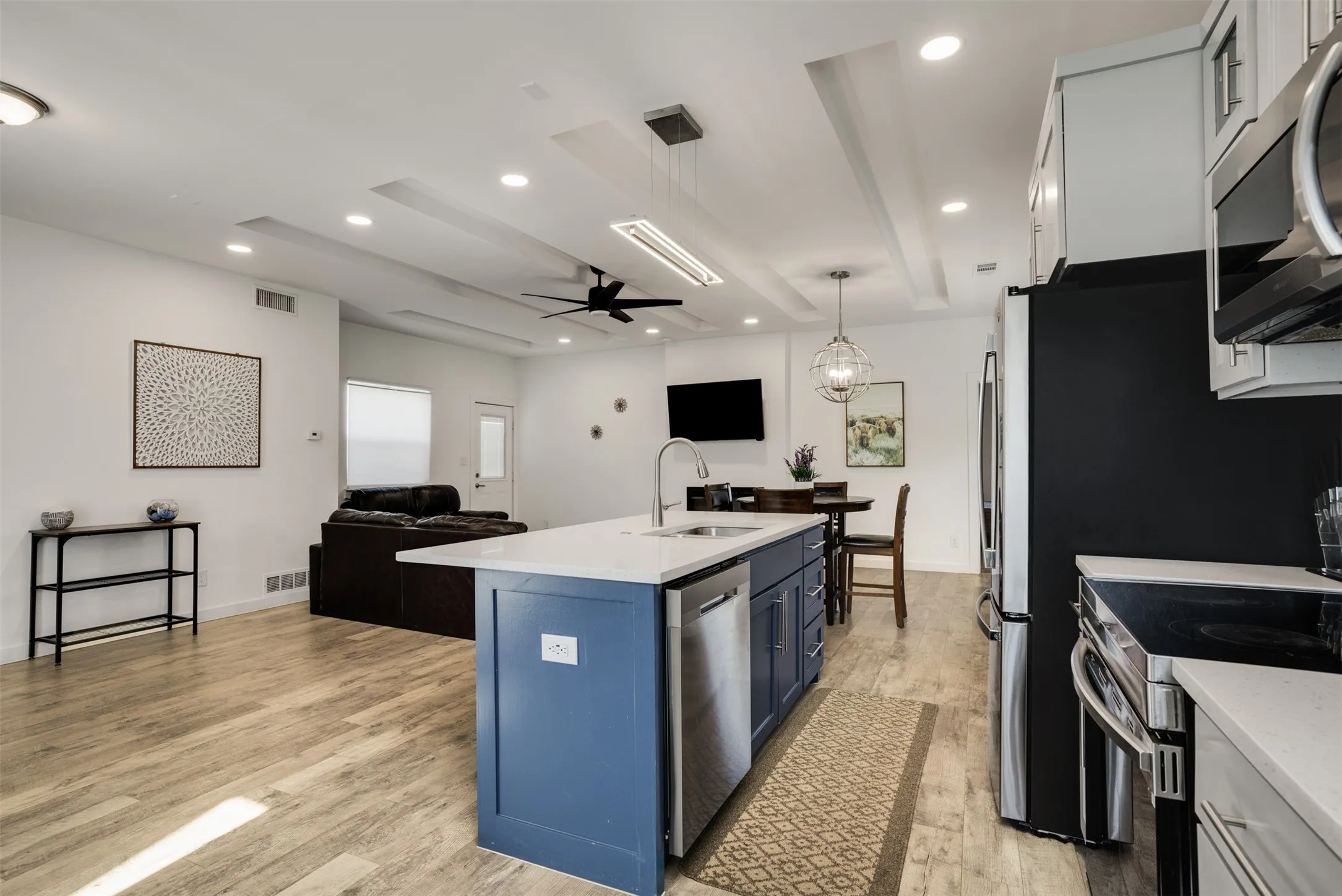 Single Family Residence For Sale in Dallas County , 3725 Toronto Street, Dallas, Texas 75212, 4 Bedroom, 3 Bathroom, 1 Garage spaces, 2,520 Sqft, built in 2021, mls#21256806, Real Estate Agent in Dallas, Homes For Sale in Dallas county, Homes For Sale in Dallas, Realtor in Dallas Texas, Real Estate Brokerage Independent Realty Texas, Luminita Cordes Realtor