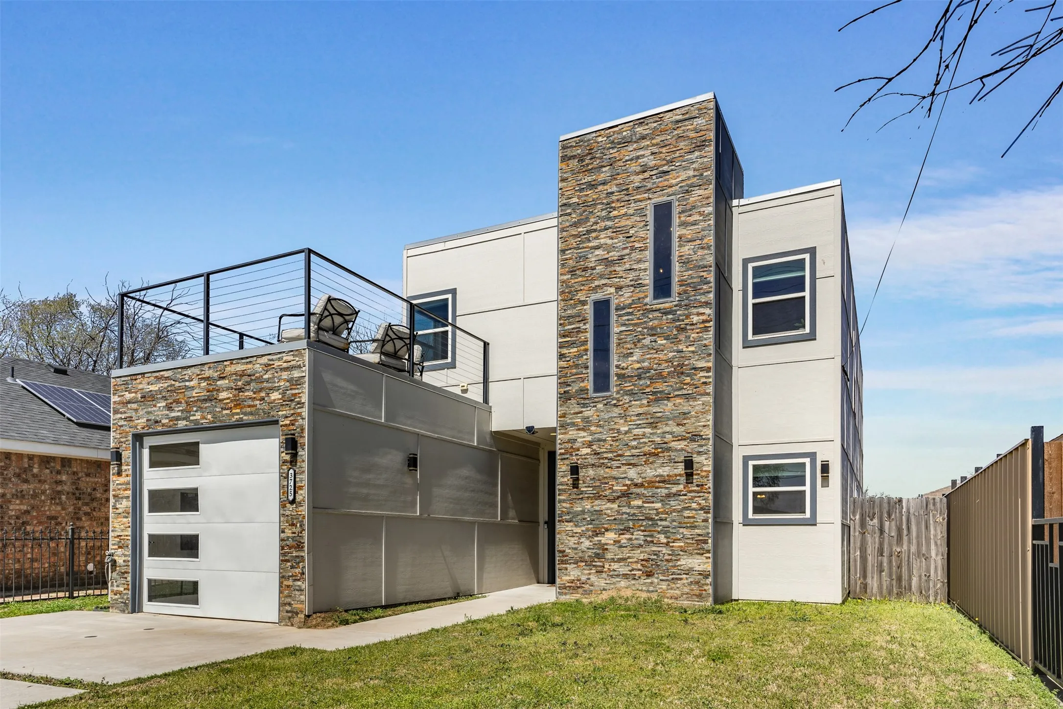 Single Family Residence For Sale in Dallas County , 3725 Toronto Street, Dallas, Texas 75212, 4 Bedroom, 3 Bathroom, 1 Garage spaces, 2,520 Sqft, built in 2021, mls#21256806, Real Estate Agent in Dallas, Homes For Sale in Dallas county, Homes For Sale in Dallas, Realtor in Dallas Texas, Real Estate Brokerage Independent Realty Texas, Luminita Cordes Realtor