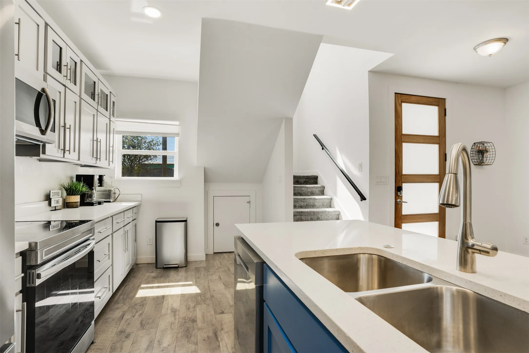 Single Family Residence For Sale in Dallas County , 3725 Toronto Street, Dallas, Texas 75212, 4 Bedroom, 3 Bathroom, 1 Garage spaces, 2,520 Sqft, built in 2021, mls#21256806, Real Estate Agent in Dallas, Homes For Sale in Dallas county, Homes For Sale in Dallas, Realtor in Dallas Texas, Real Estate Brokerage Independent Realty Texas, Luminita Cordes Realtor