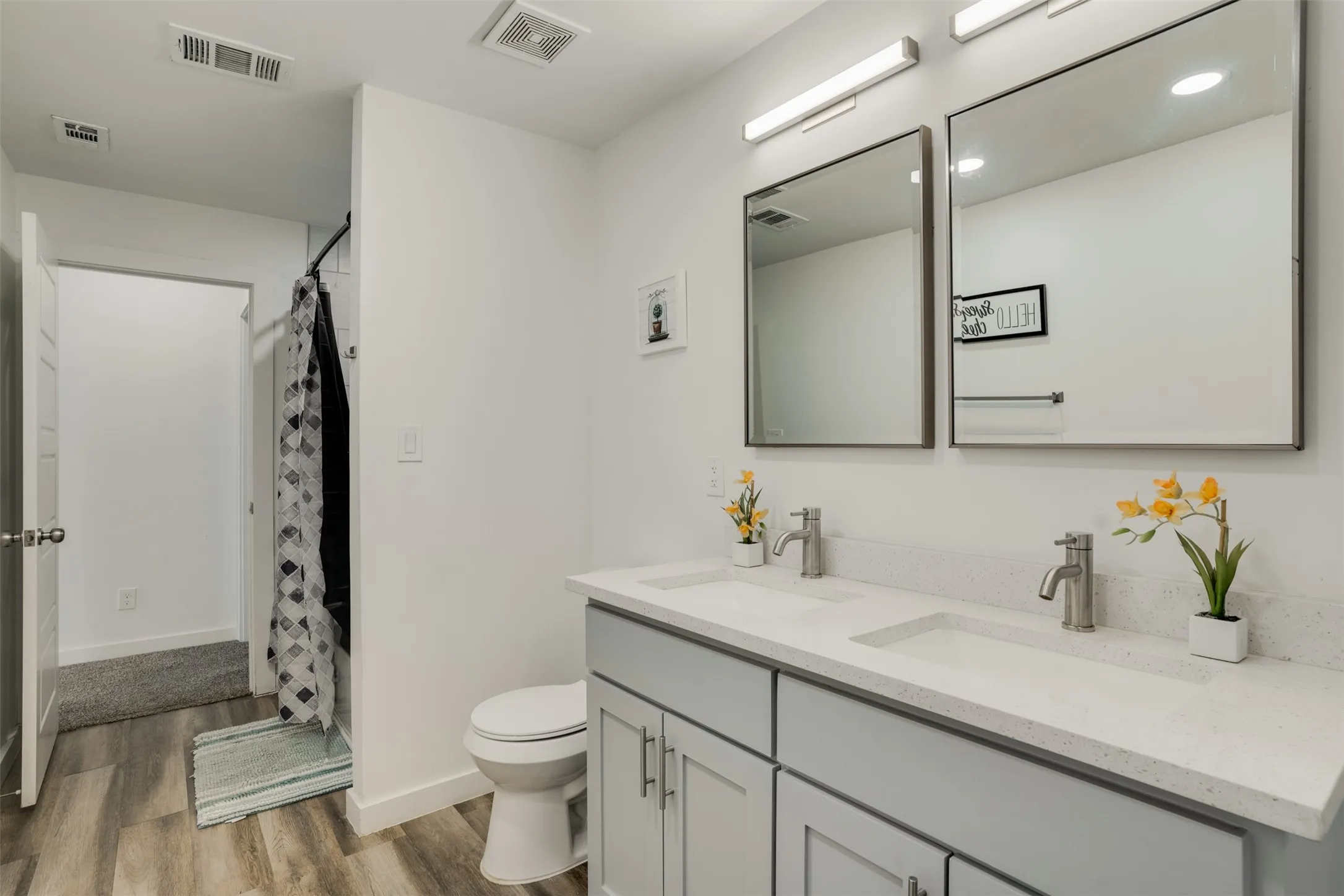 Upstairs full bath