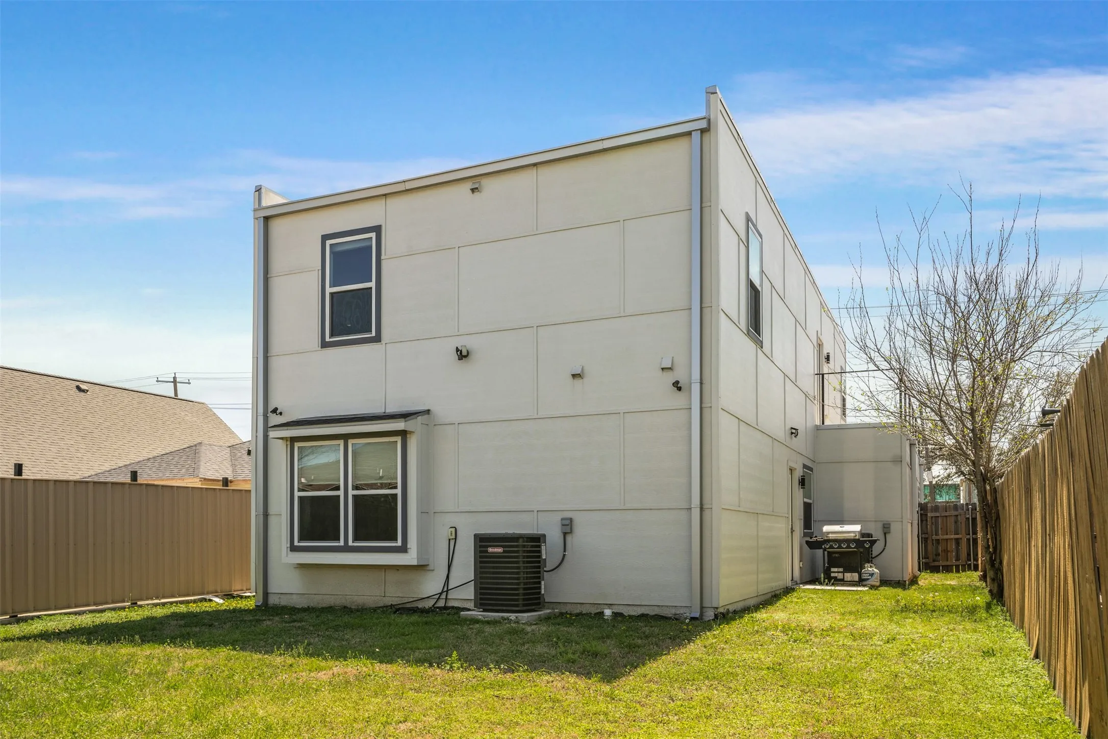 Single Family Residence For Sale in Dallas County , 3725 Toronto Street, Dallas, Texas 75212, 4 Bedroom, 3 Bathroom, 1 Garage spaces, 2,520 Sqft, built in 2021, mls#21256806, Real Estate Agent in Dallas, Homes For Sale in Dallas county, Homes For Sale in Dallas, Realtor in Dallas Texas, Real Estate Brokerage Independent Realty Texas, Luminita Cordes Realtor