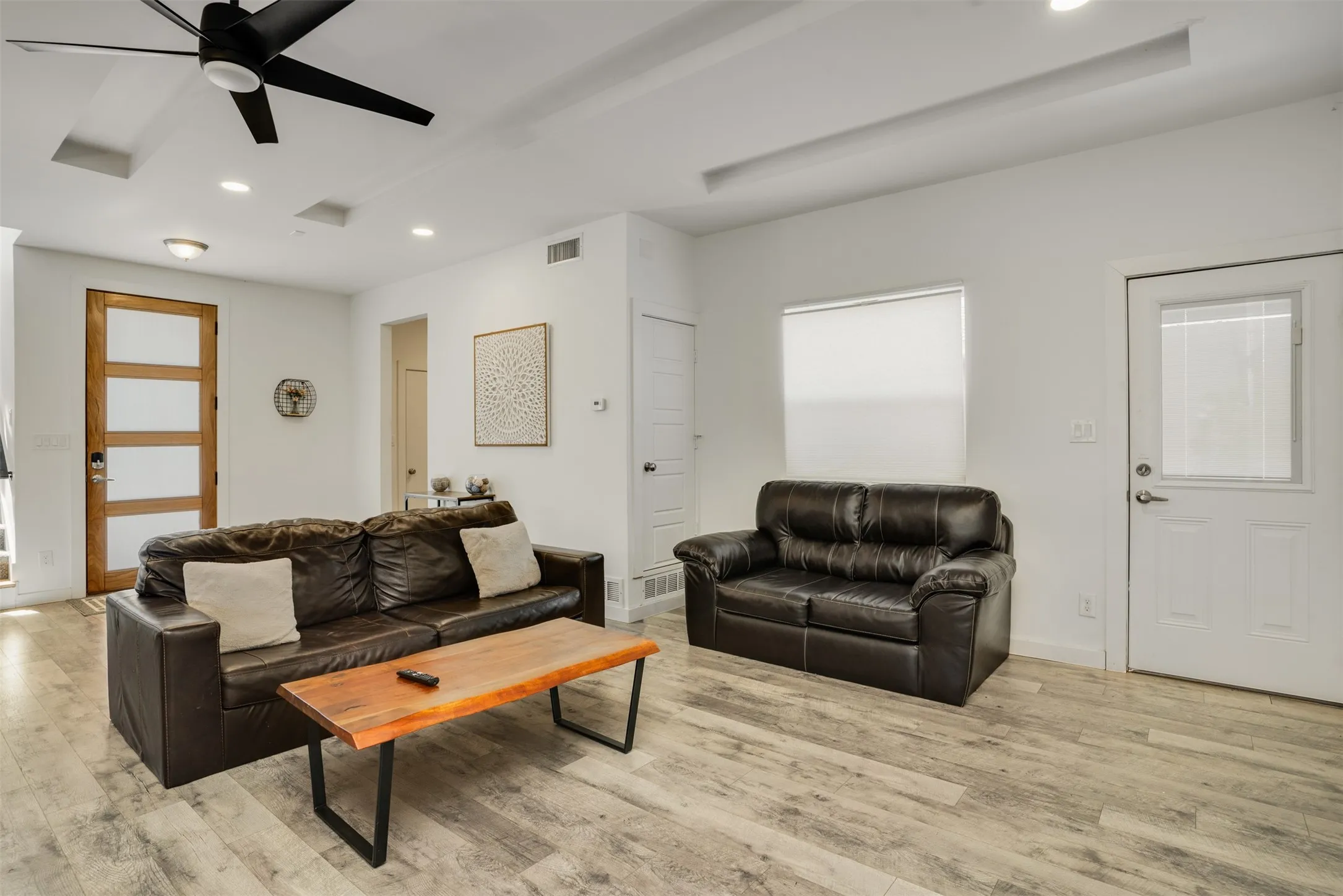 Single Family Residence For Sale in Dallas County , 3725 Toronto Street, Dallas, Texas 75212, 4 Bedroom, 3 Bathroom, 1 Garage spaces, 2,520 Sqft, built in 2021, mls#21256806, Real Estate Agent in Dallas, Homes For Sale in Dallas county, Homes For Sale in Dallas, Realtor in Dallas Texas, Real Estate Brokerage Independent Realty Texas, Luminita Cordes Realtor
