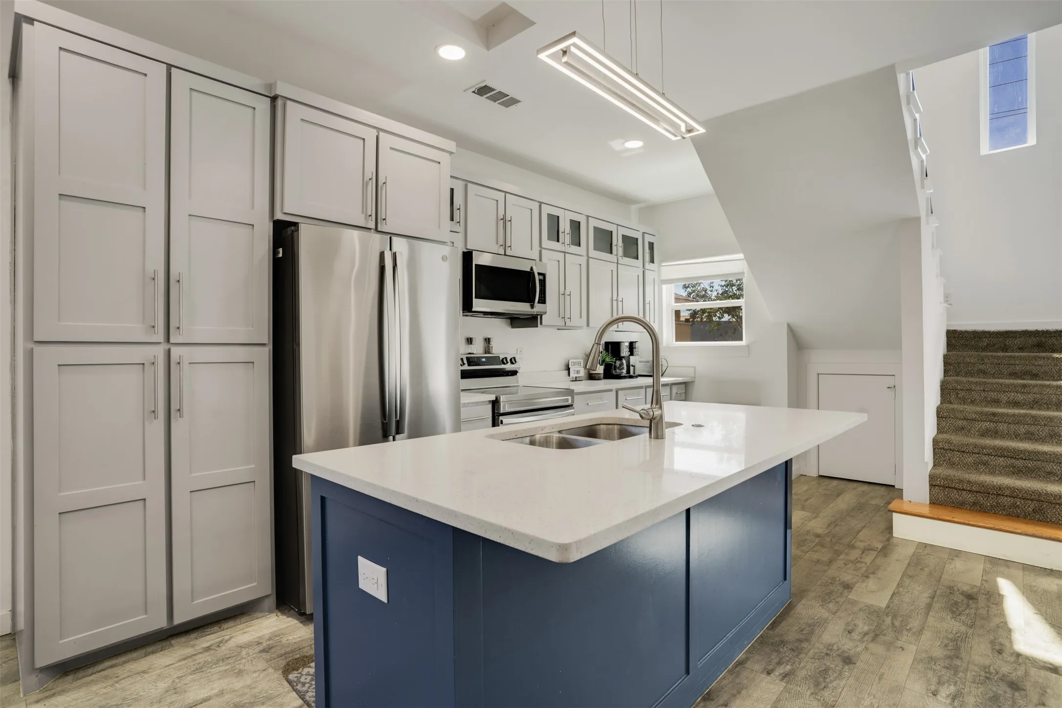 Single Family Residence For Sale in Dallas County , 3725 Toronto Street, Dallas, Texas 75212, 4 Bedroom, 3 Bathroom, 1 Garage spaces, 2,520 Sqft, built in 2021, mls#21256806, Real Estate Agent in Dallas, Homes For Sale in Dallas county, Homes For Sale in Dallas, Realtor in Dallas Texas, Real Estate Brokerage Independent Realty Texas, Luminita Cordes Realtor