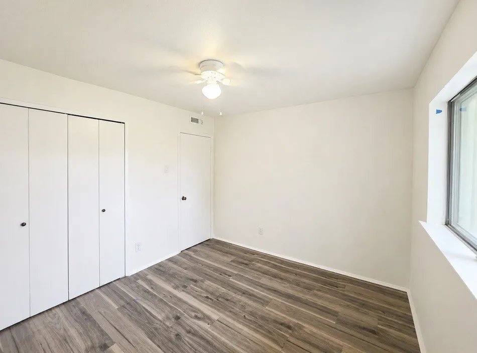 Single Family Residence For Sale in Dallas County , 614 W Grenoble Drive, Grand Prairie, Texas 75052, 5 Bedroom, 2 Bathroom, 2 Garage spaces, 2,226 Sqft, built in 1970, Preowned, mls#21256612, Real Estate Agent in Grand Prairie, Homes For Sale in Dallas county, Homes For Sale in Grand Prairie, Realtor in Grand Prairie Texas, Real Estate Brokerage Independent Realty Texas, Luminita Cordes Realtor