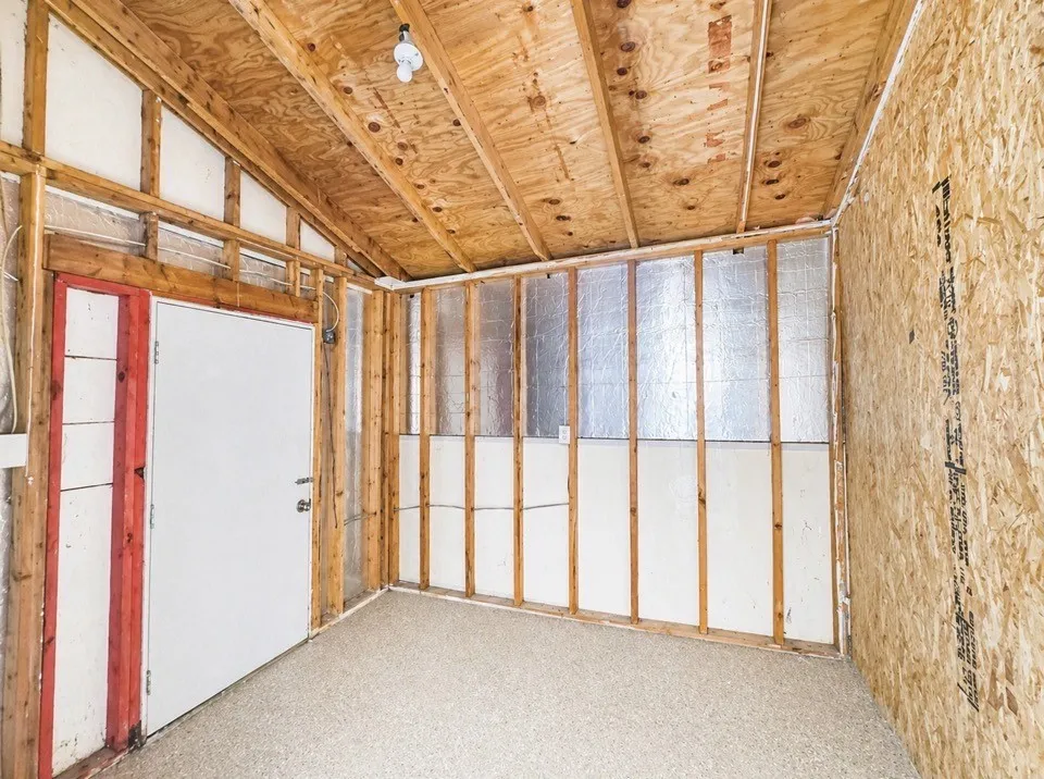 Single Family Residence For Sale in Dallas County , 614 W Grenoble Drive, Grand Prairie, Texas 75052, 5 Bedroom, 2 Bathroom, 2 Garage spaces, 2,226 Sqft, built in 1970, Preowned, mls#21256612, Real Estate Agent in Grand Prairie, Homes For Sale in Dallas county, Homes For Sale in Grand Prairie, Realtor in Grand Prairie Texas, Real Estate Brokerage Independent Realty Texas, Luminita Cordes Realtor