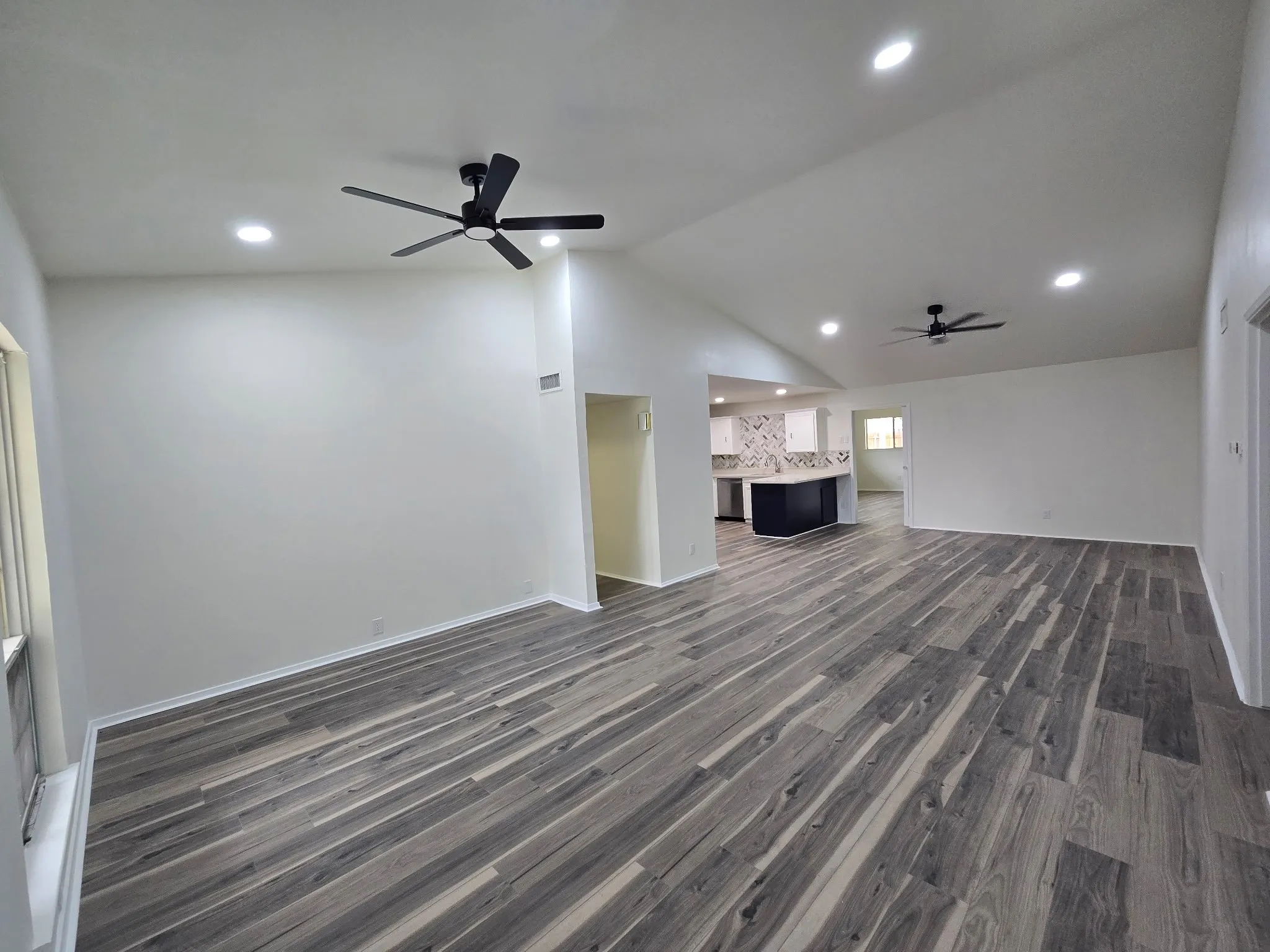 Single Family Residence For Sale in Dallas County , 614 W Grenoble Drive, Grand Prairie, Texas 75052, 5 Bedroom, 2 Bathroom, 2 Garage spaces, 2,226 Sqft, built in 1970, Preowned, mls#21256612, Real Estate Agent in Grand Prairie, Homes For Sale in Dallas county, Homes For Sale in Grand Prairie, Realtor in Grand Prairie Texas, Real Estate Brokerage Independent Realty Texas, Luminita Cordes Realtor