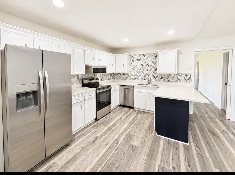 Single Family Residence For Sale in Dallas County , 614 W Grenoble Drive, Grand Prairie, Texas 75052, 5 Bedroom, 2 Bathroom, 2 Garage spaces, 2,226 Sqft, built in 1970, Preowned, mls#21256612, Real Estate Agent in Grand Prairie, Homes For Sale in Dallas county, Homes For Sale in Grand Prairie, Realtor in Grand Prairie Texas, Real Estate Brokerage Independent Realty Texas, Luminita Cordes Realtor