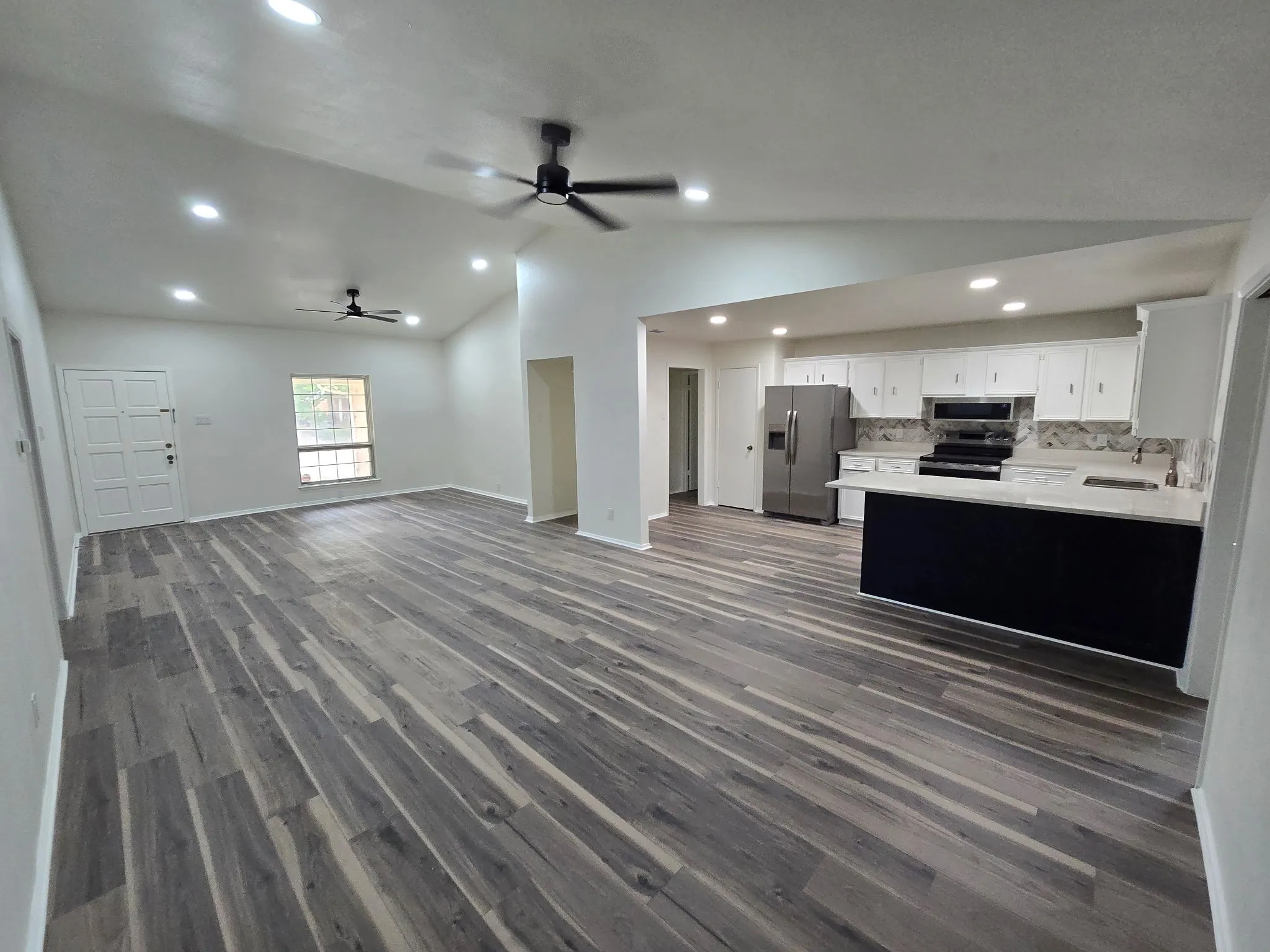 Single Family Residence For Sale in Dallas County , 614 W Grenoble Drive, Grand Prairie, Texas 75052, 5 Bedroom, 2 Bathroom, 2 Garage spaces, 2,226 Sqft, built in 1970, Preowned, mls#21256612, Real Estate Agent in Grand Prairie, Homes For Sale in Dallas county, Homes For Sale in Grand Prairie, Realtor in Grand Prairie Texas, Real Estate Brokerage Independent Realty Texas, Luminita Cordes Realtor