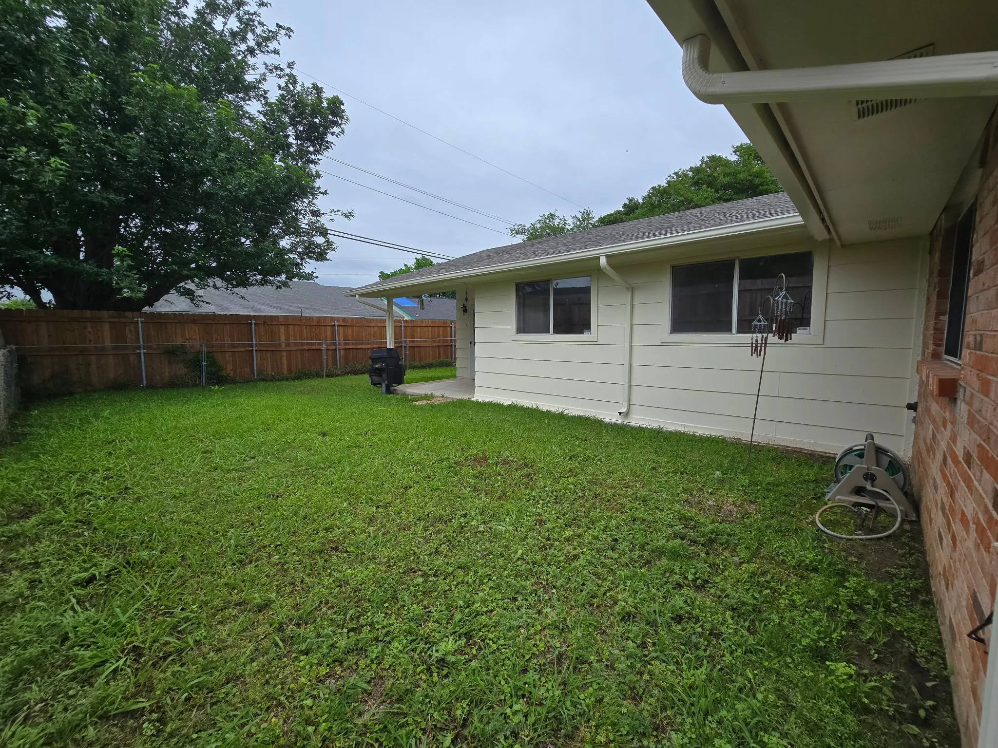 Single Family Residence For Sale in Dallas County , 614 W Grenoble Drive, Grand Prairie, Texas 75052, 5 Bedroom, 2 Bathroom, 2 Garage spaces, 2,226 Sqft, built in 1970, Preowned, mls#21256612, Real Estate Agent in Grand Prairie, Homes For Sale in Dallas county, Homes For Sale in Grand Prairie, Realtor in Grand Prairie Texas, Real Estate Brokerage Independent Realty Texas, Luminita Cordes Realtor