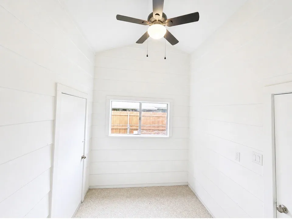 Single Family Residence For Sale in Dallas County , 614 W Grenoble Drive, Grand Prairie, Texas 75052, 5 Bedroom, 2 Bathroom, 2 Garage spaces, 2,226 Sqft, built in 1970, Preowned, mls#21256612, Real Estate Agent in Grand Prairie, Homes For Sale in Dallas county, Homes For Sale in Grand Prairie, Realtor in Grand Prairie Texas, Real Estate Brokerage Independent Realty Texas, Luminita Cordes Realtor