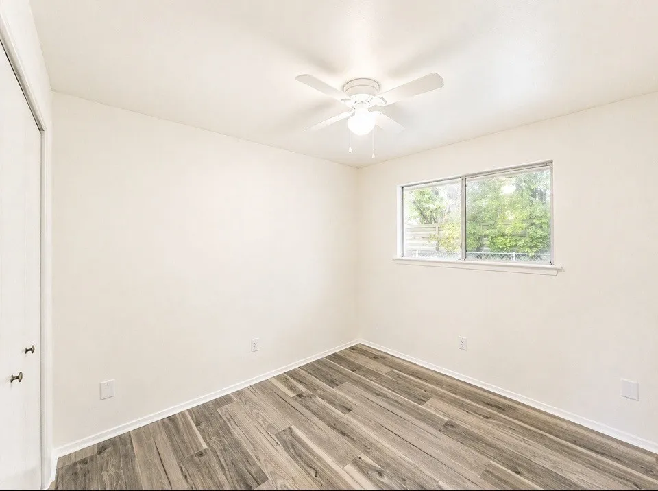 Single Family Residence For Sale in Dallas County , 614 W Grenoble Drive, Grand Prairie, Texas 75052, 5 Bedroom, 2 Bathroom, 2 Garage spaces, 2,226 Sqft, built in 1970, Preowned, mls#21256612, Real Estate Agent in Grand Prairie, Homes For Sale in Dallas county, Homes For Sale in Grand Prairie, Realtor in Grand Prairie Texas, Real Estate Brokerage Independent Realty Texas, Luminita Cordes Realtor