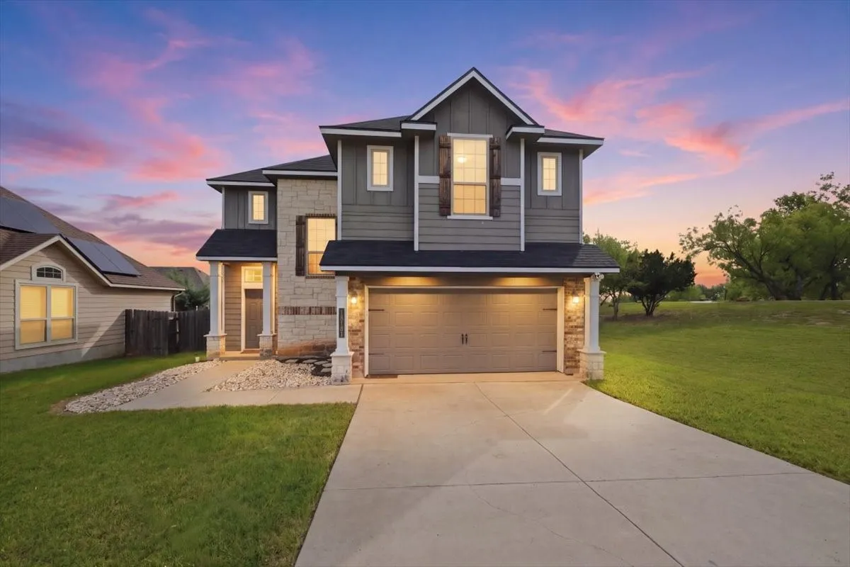 Single Family Residence For Sale in Mc Lennan County , 10701 Kestrel Court, Waco, Texas 76708, 3 Bedroom, 3 Bathroom, 2 Garage spaces, 1,826 Sqft, built in 2018, Preowned, mls#21234828, Real Estate Agent in Waco, Homes For Sale in Mc Lennan county, Homes For Sale in Waco, Realtor in Waco Texas, Real Estate Brokerage Independent Realty Texas, Luminita Cordes Realtor