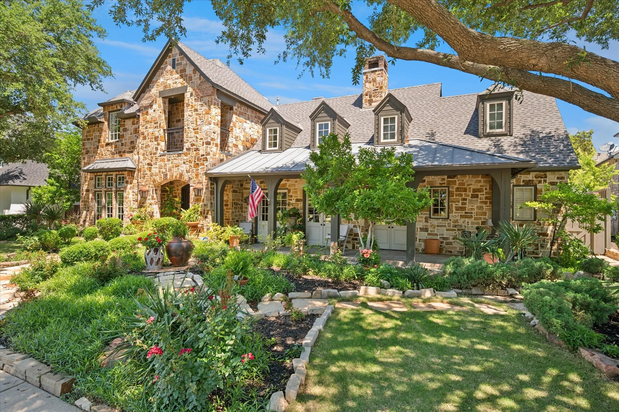 Single Family Residence For Sale in Collin County , 5332 Longvue Drive, Frisco, Texas 75034, 4 Bedroom, 6 Bathroom, 3 Garage spaces, 5,292 Sqft, built in 1999, mls#21252077, Real Estate Agent in Frisco, Homes For Sale in Collin county, Homes For Sale in Frisco, Realtor in Frisco Texas, Real Estate Brokerage Independent Realty Texas, Luminita Cordes Realtor