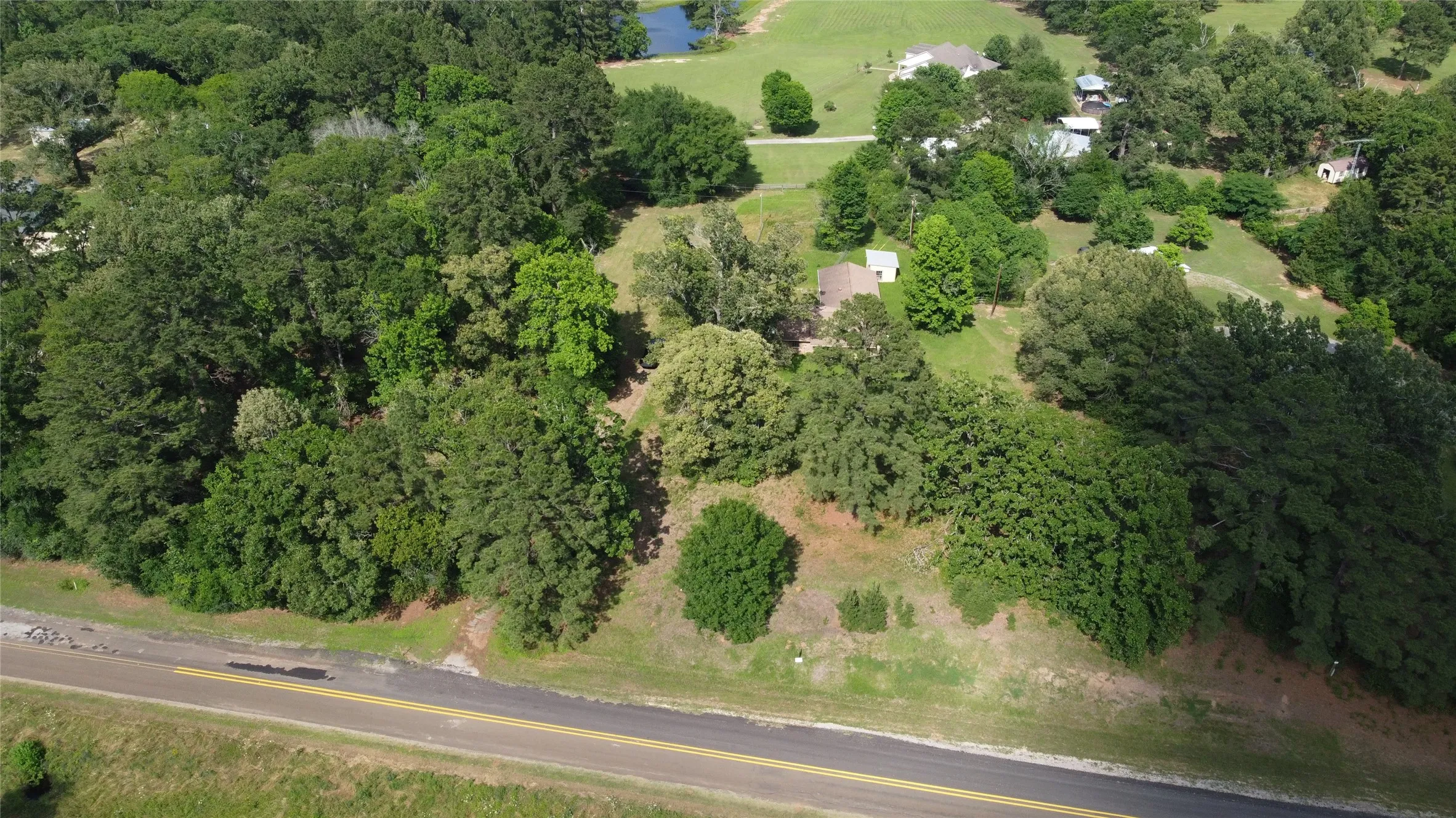 Single Family Residence For Sale in Houston County , 410 Fm 3313, Crockett, Texas 75835, 3 Bedroom, 2 Bathroom, Garage spaces, 1,992 Sqft, built in 1975, mls#21257131, Real Estate Agent in Crockett, Homes For Sale in Houston county, Homes For Sale in Crockett, Realtor in Crockett Texas, Real Estate Brokerage Independent Realty Texas, Luminita Cordes Realtor