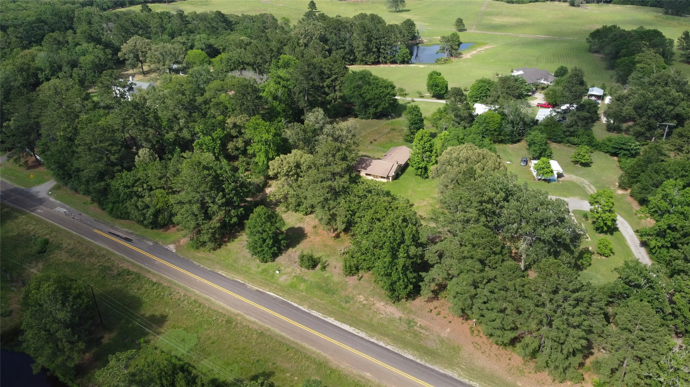 Single Family Residence For Sale in Houston County , 410 Fm 3313, Crockett, Texas 75835, 3 Bedroom, 2 Bathroom, Garage spaces, 1,992 Sqft, built in 1975, mls#21257131, Real Estate Agent in Crockett, Homes For Sale in Houston county, Homes For Sale in Crockett, Realtor in Crockett Texas, Real Estate Brokerage Independent Realty Texas, Luminita Cordes Realtor