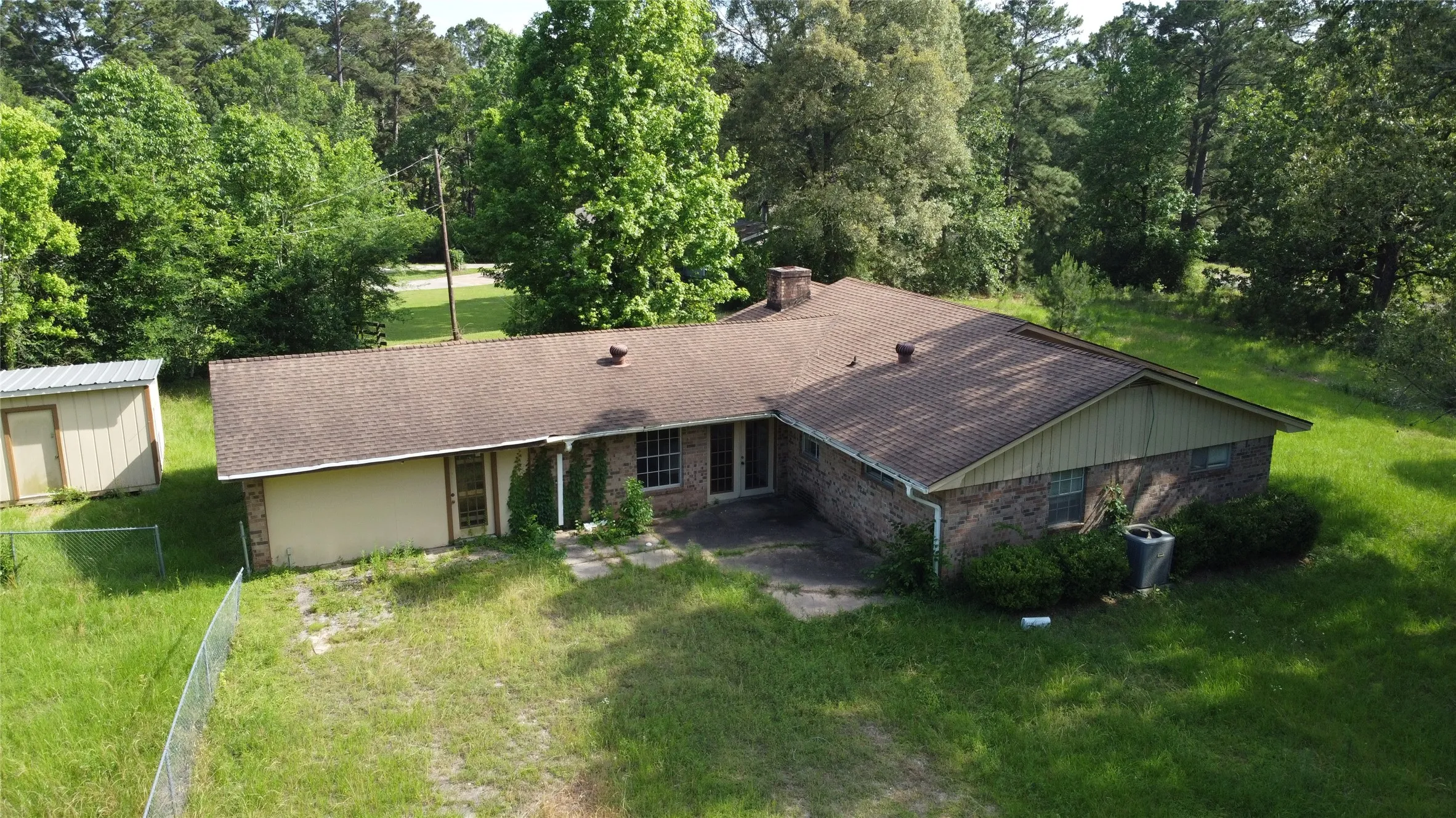 Single Family Residence For Sale in Houston County , 410 Fm 3313, Crockett, Texas 75835, 3 Bedroom, 2 Bathroom, Garage spaces, 1,992 Sqft, built in 1975, mls#21257131, Real Estate Agent in Crockett, Homes For Sale in Houston county, Homes For Sale in Crockett, Realtor in Crockett Texas, Real Estate Brokerage Independent Realty Texas, Luminita Cordes Realtor