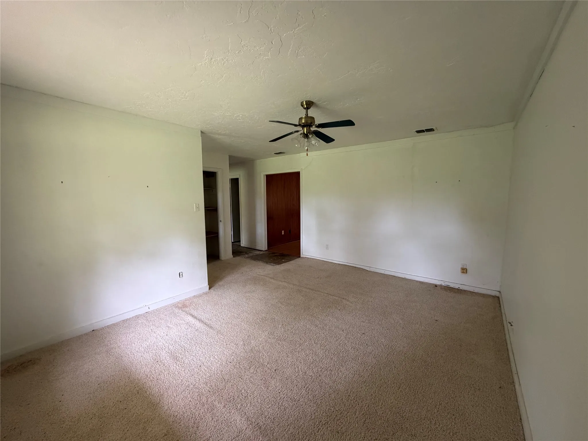 Single Family Residence For Sale in Houston County , 410 Fm 3313, Crockett, Texas 75835, 3 Bedroom, 2 Bathroom, Garage spaces, 1,992 Sqft, built in 1975, mls#21257131, Real Estate Agent in Crockett, Homes For Sale in Houston county, Homes For Sale in Crockett, Realtor in Crockett Texas, Real Estate Brokerage Independent Realty Texas, Luminita Cordes Realtor