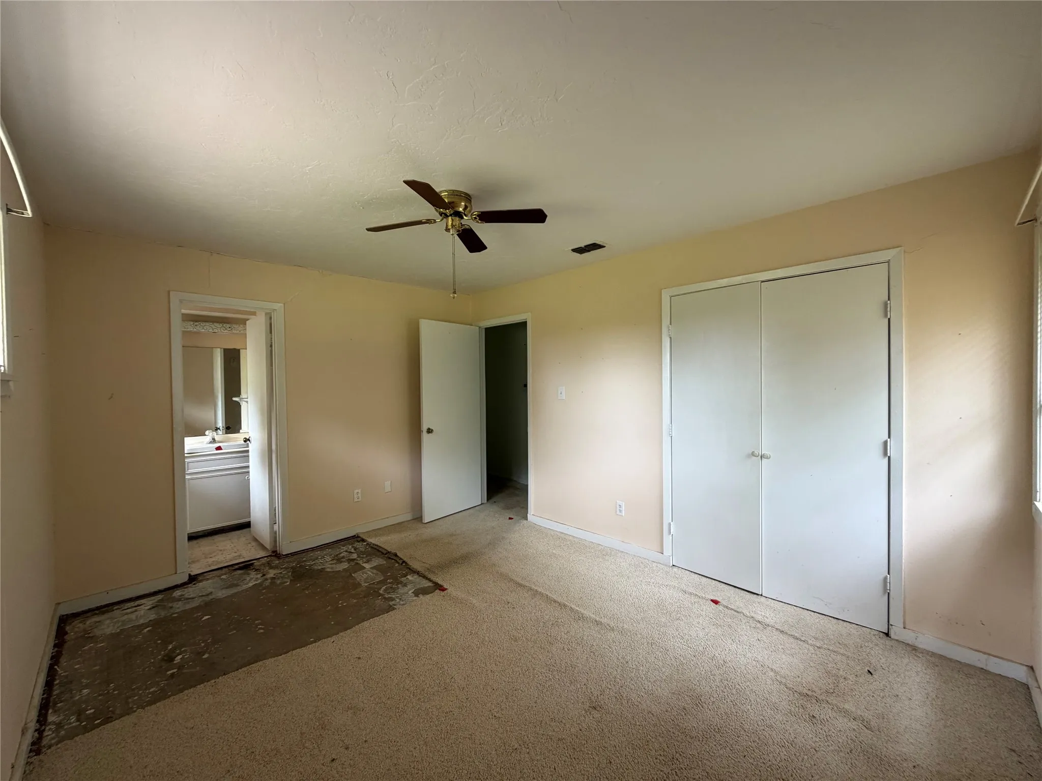 Single Family Residence For Sale in Houston County , 410 Fm 3313, Crockett, Texas 75835, 3 Bedroom, 2 Bathroom, Garage spaces, 1,992 Sqft, built in 1975, mls#21257131, Real Estate Agent in Crockett, Homes For Sale in Houston county, Homes For Sale in Crockett, Realtor in Crockett Texas, Real Estate Brokerage Independent Realty Texas, Luminita Cordes Realtor