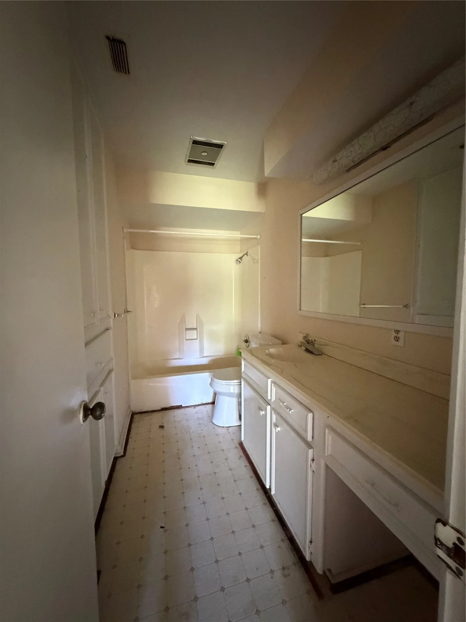 Single Family Residence For Sale in Houston County , 410 Fm 3313, Crockett, Texas 75835, 3 Bedroom, 2 Bathroom, Garage spaces, 1,992 Sqft, built in 1975, mls#21257131, Real Estate Agent in Crockett, Homes For Sale in Houston county, Homes For Sale in Crockett, Realtor in Crockett Texas, Real Estate Brokerage Independent Realty Texas, Luminita Cordes Realtor